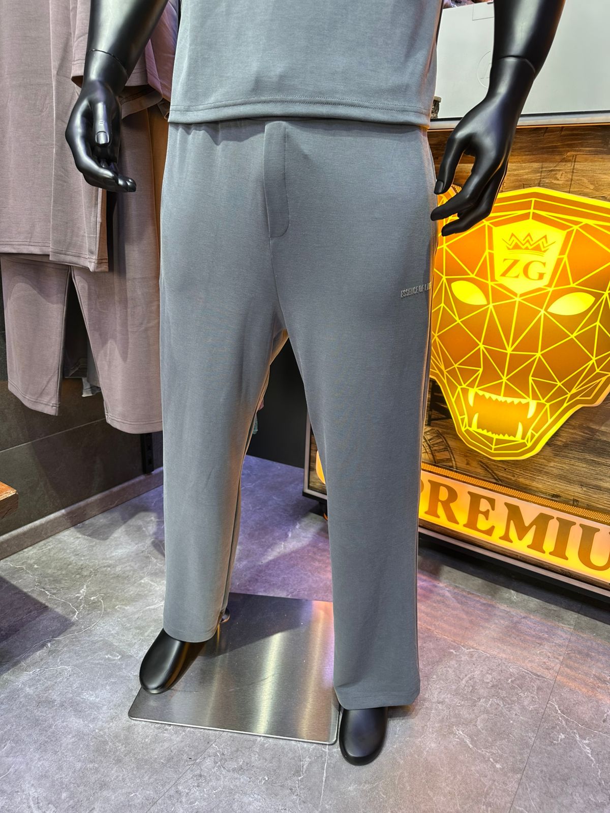 ENSEMBLE ESSENCE GREY 142