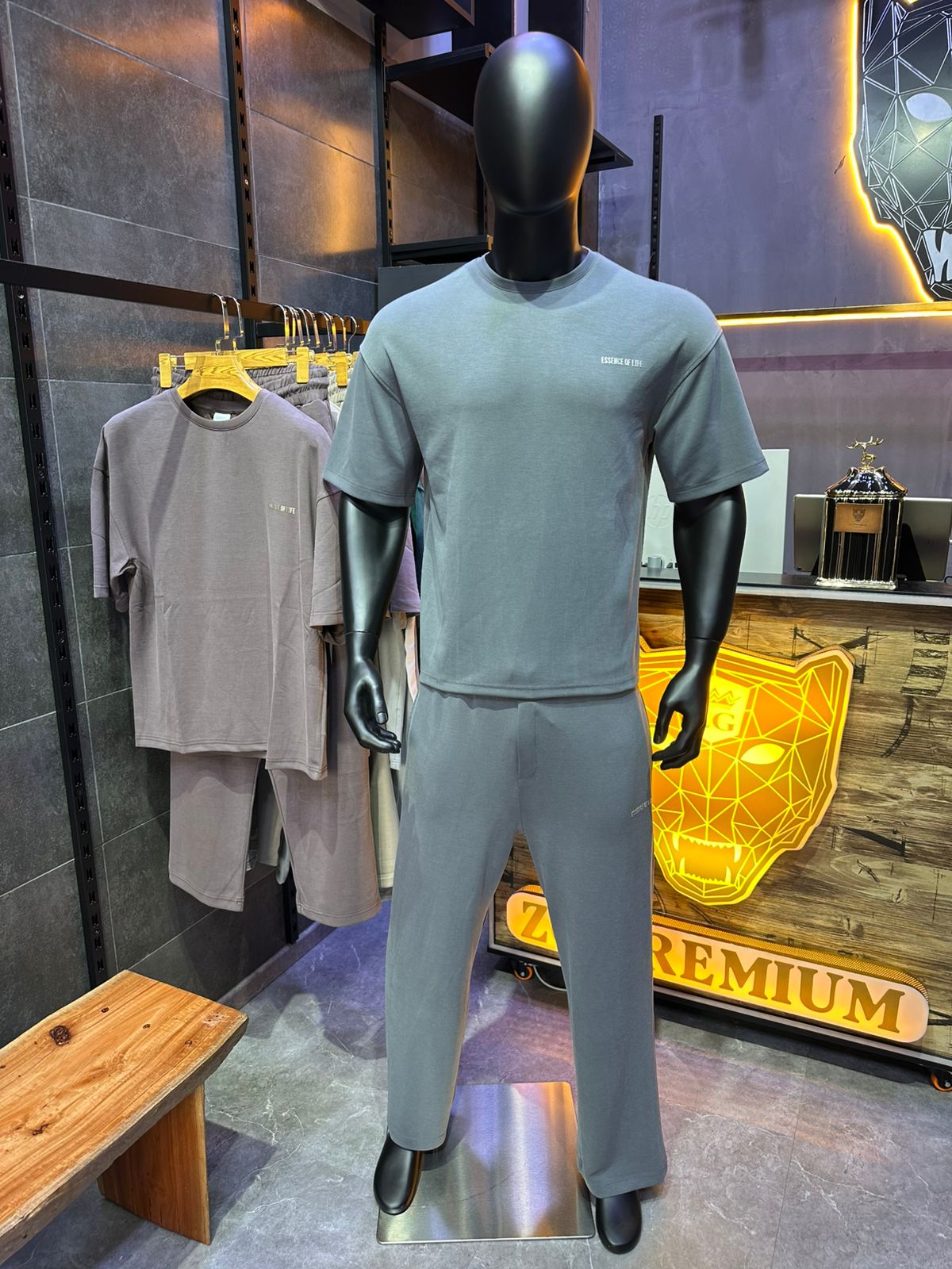 ENSEMBLE ESSENCE GREY 142
