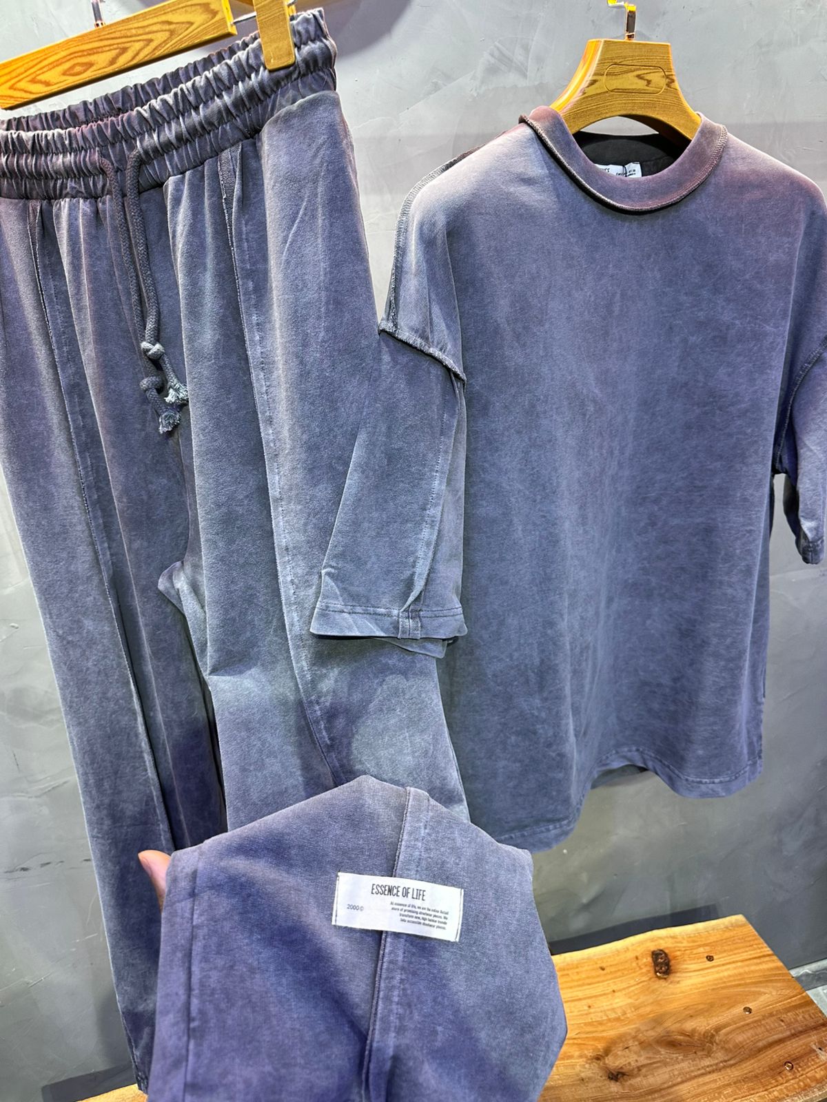 ENSEMBLE ESSENCE SMOKY 9002