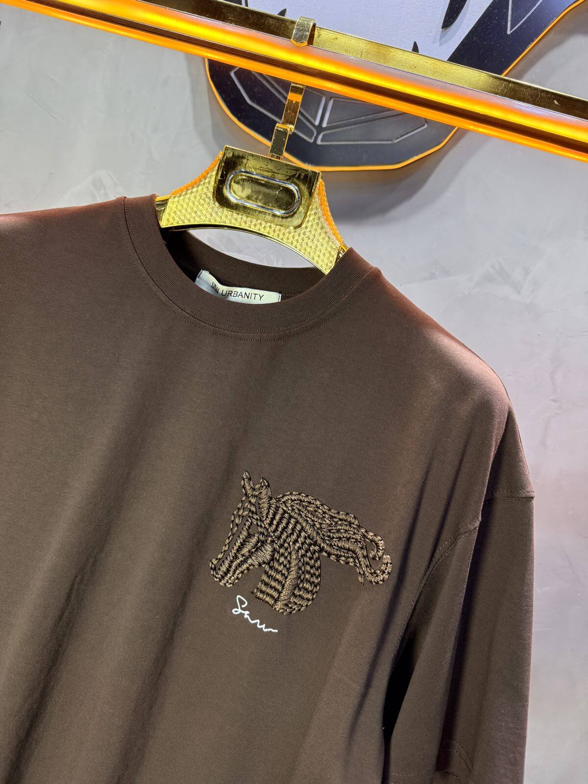 T-Shirt Oversize Brown – Cheval Brodé 5124