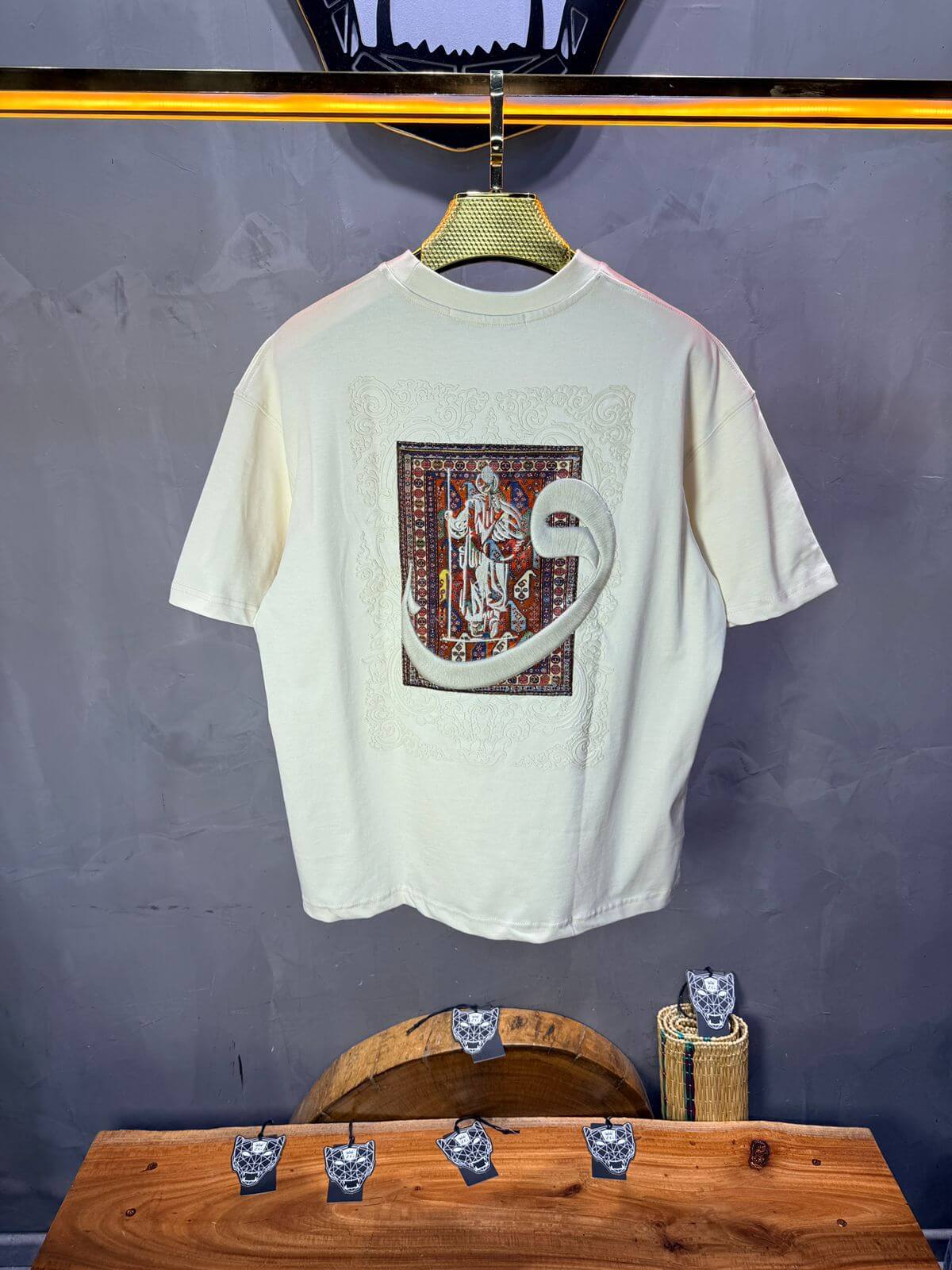 T-Shirt Oversize Beige — Calligraphie "Waw" 5105