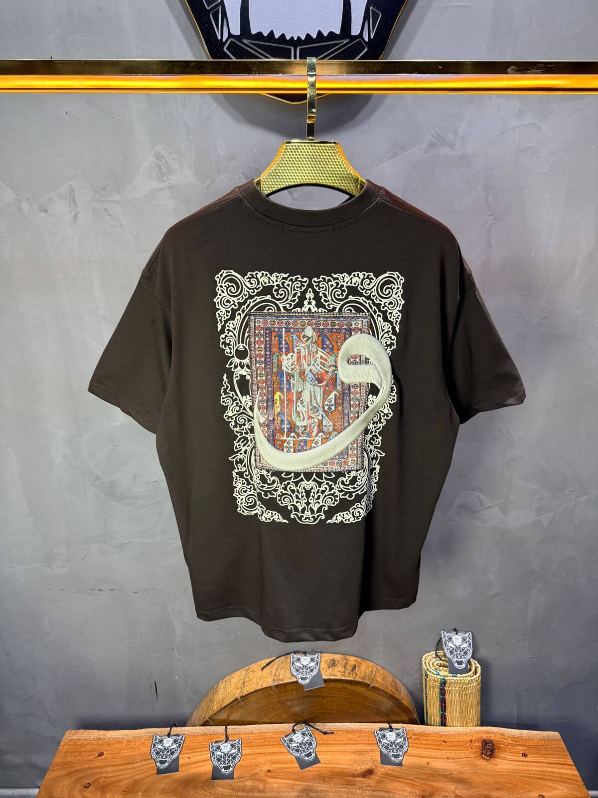 T-Shirt Oversize Brown — Calligraphie "Waw" 5105