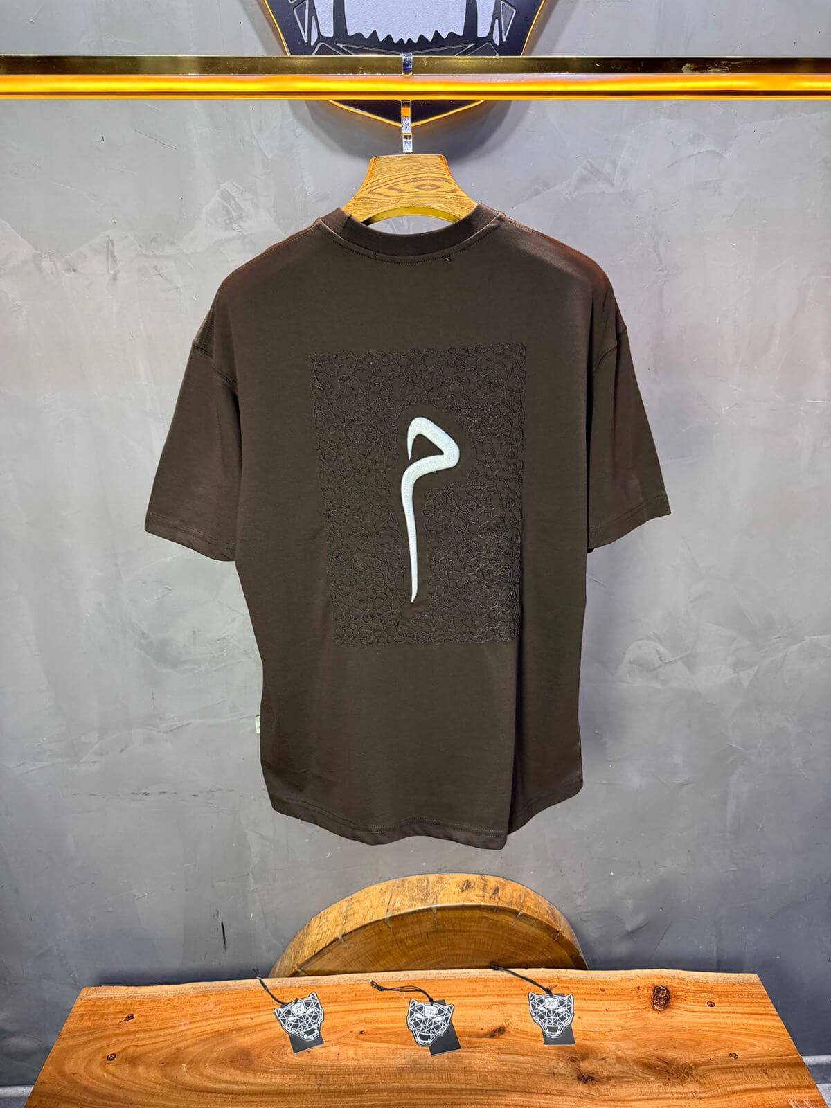 T-Shirt Oversize Meem — Brown 5082