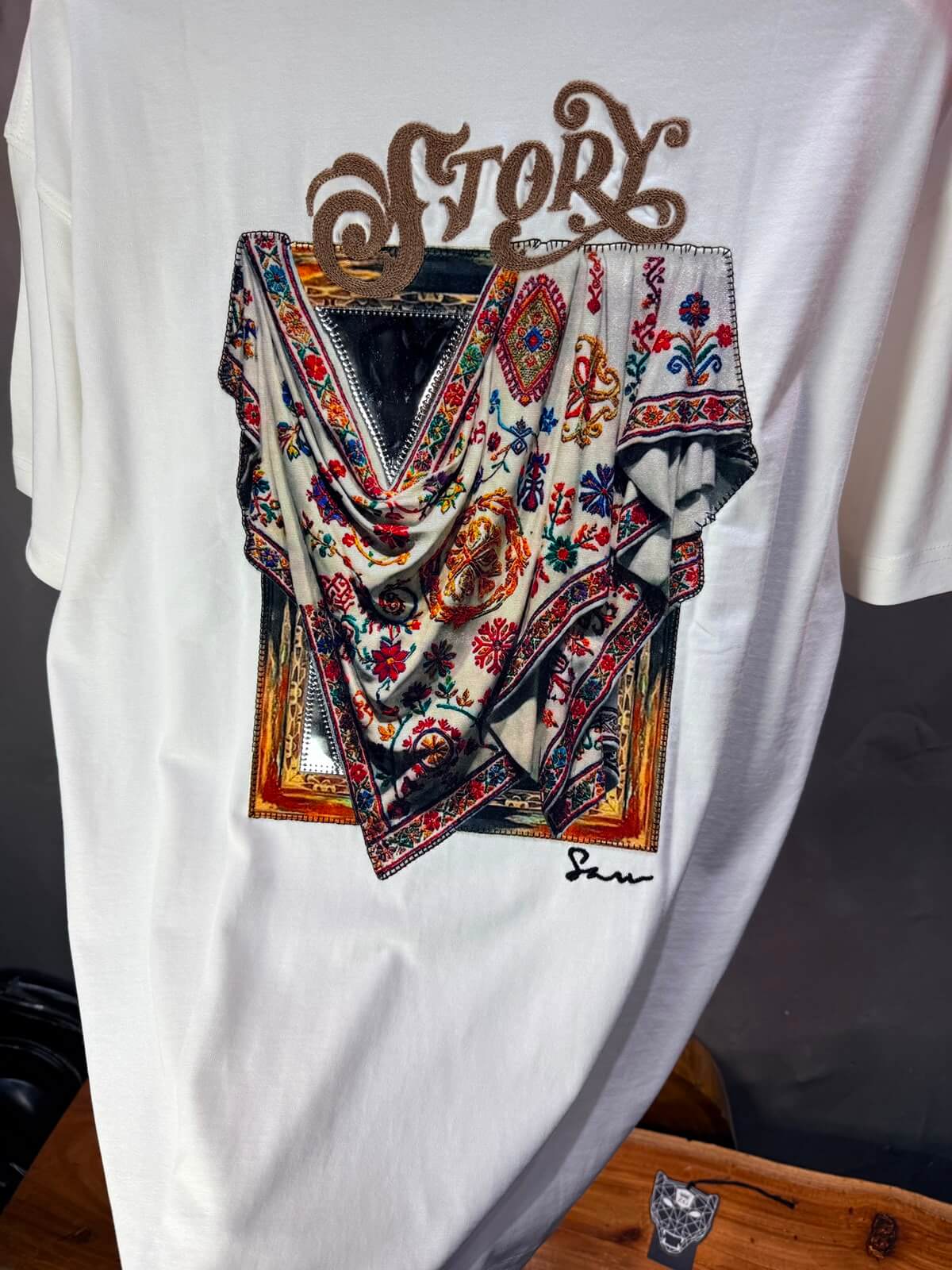 T-Shirt Story Foulard Brodé — Blanc 5182