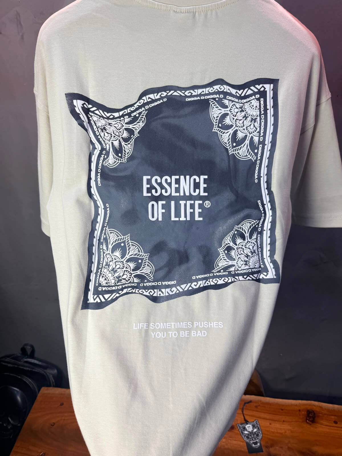 T-Shirt Essence Of Life® — Bandana Bleu — Beige 091