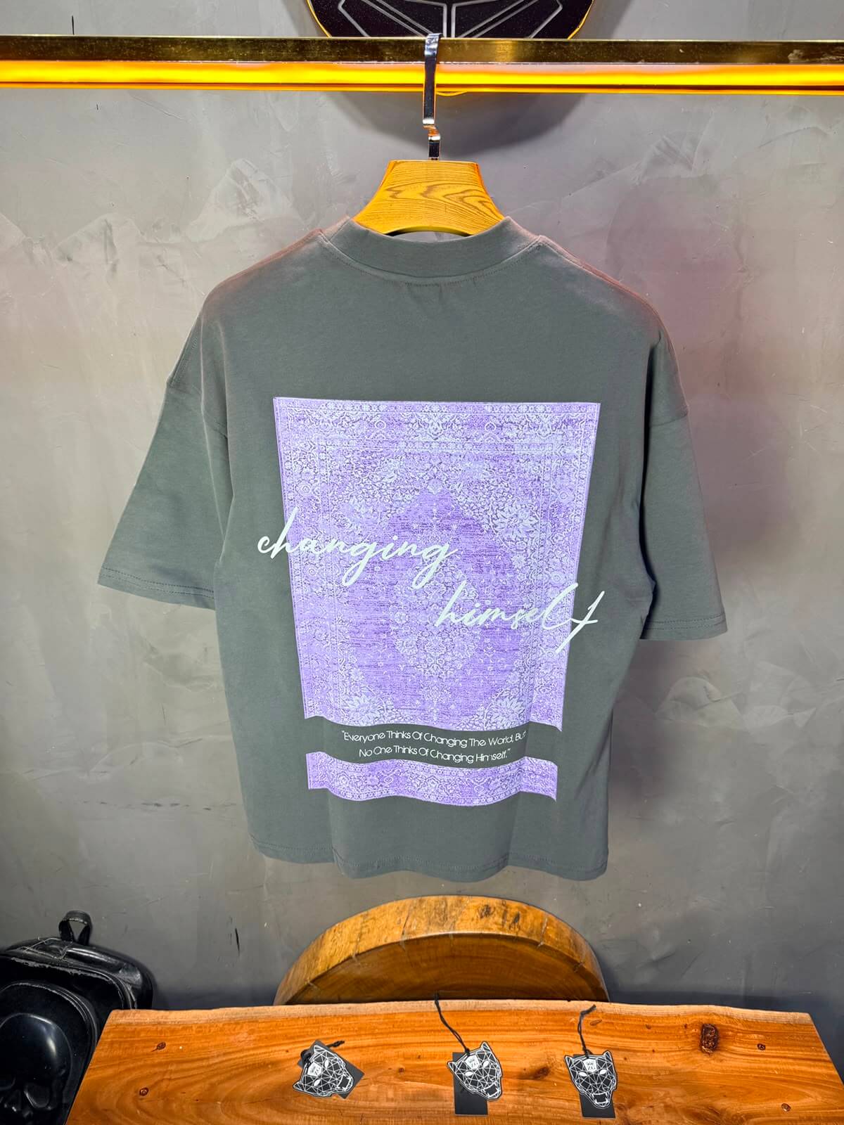 T-Shirt «Changing Himself» — Tapis Oriental Bleu — Grey 140