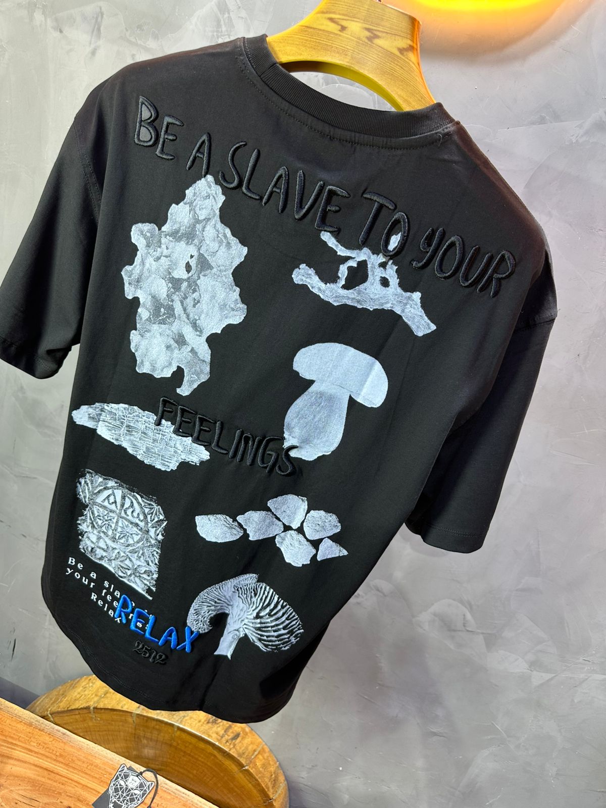 T-SHIRT RETRO BLACK 1209