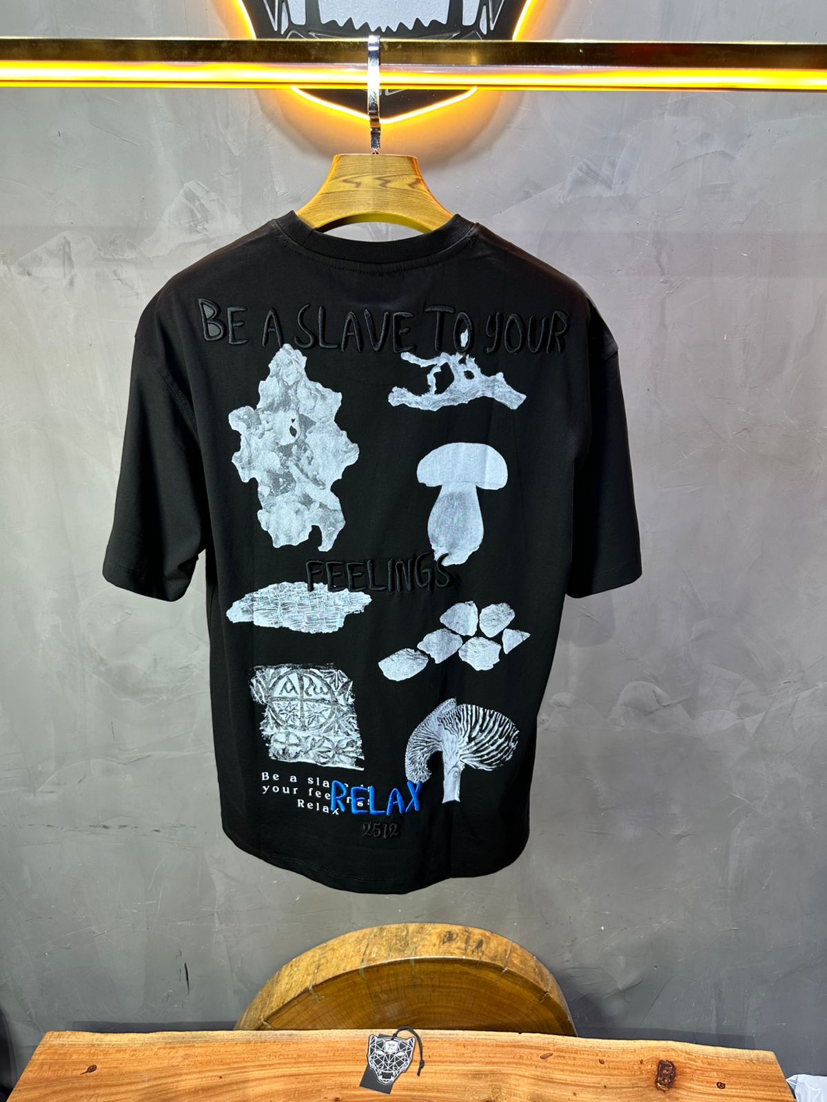 T-SHIRT RETRO BLACK 1209