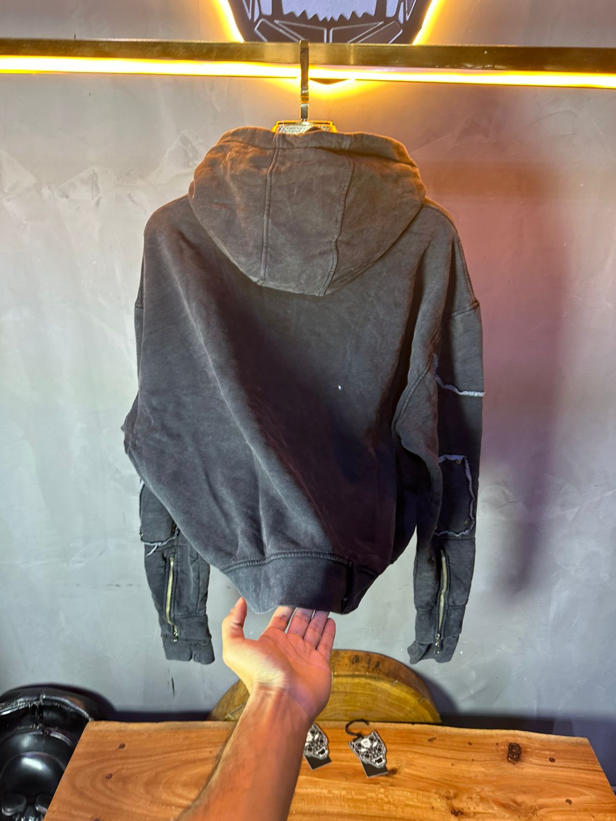 CAPUCH ESSENCE BLACK