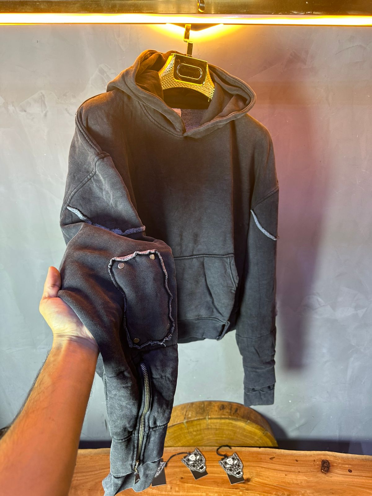 CAPUCH ESSENCE BLACK