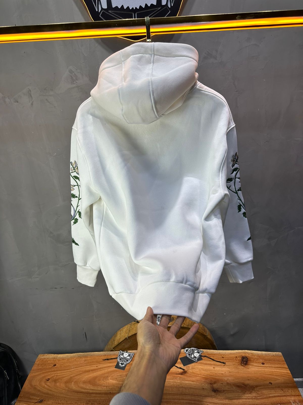 Hoodie régular size blanc"Fleurs Japonaise" - ZG PREMIUM