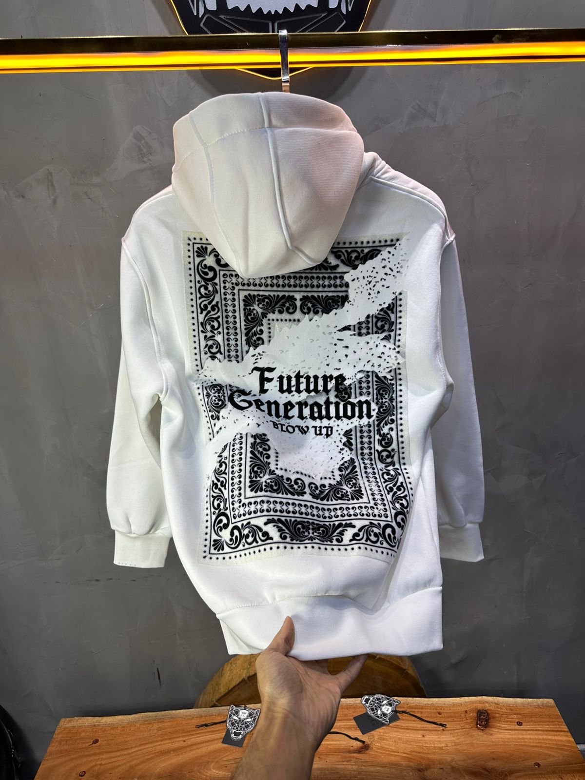 Hoodie régular size Blanc "Cadre Baroque" - ZG PREMIUM