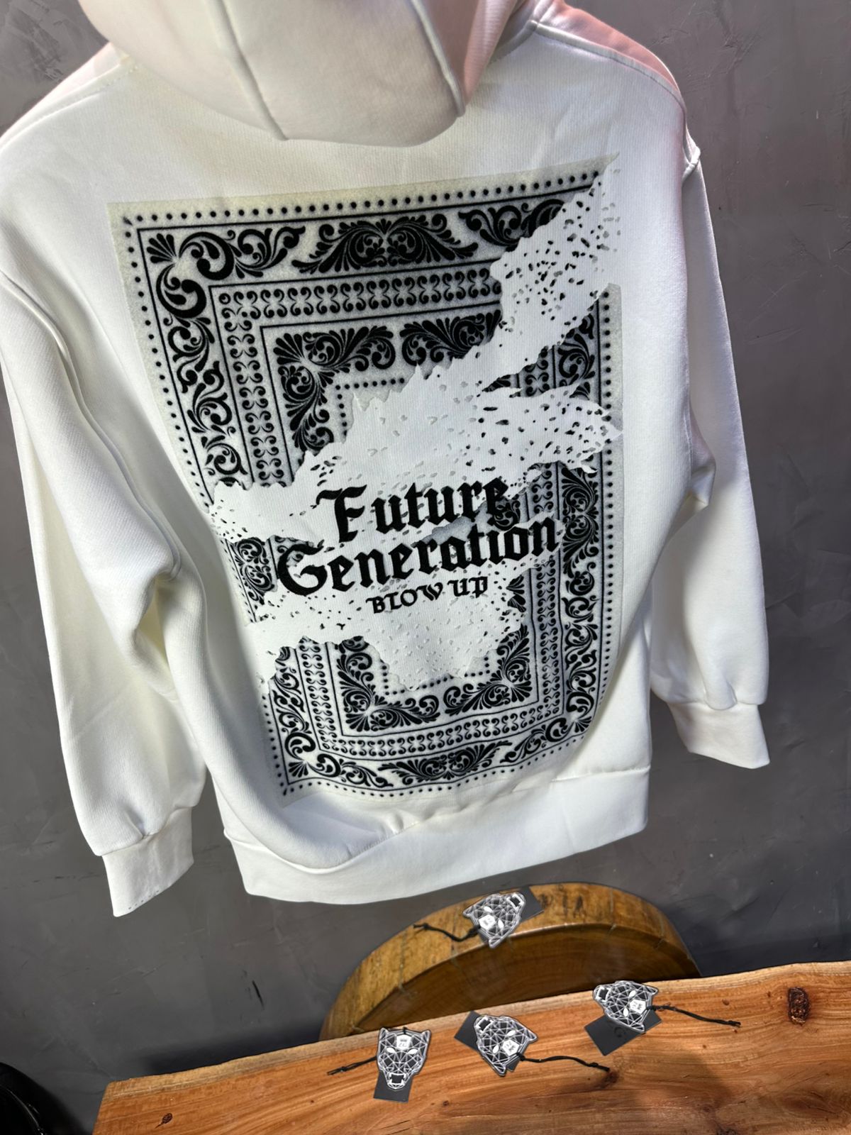 Hoodie régular size Blanc "Cadre Baroque" - ZG PREMIUM