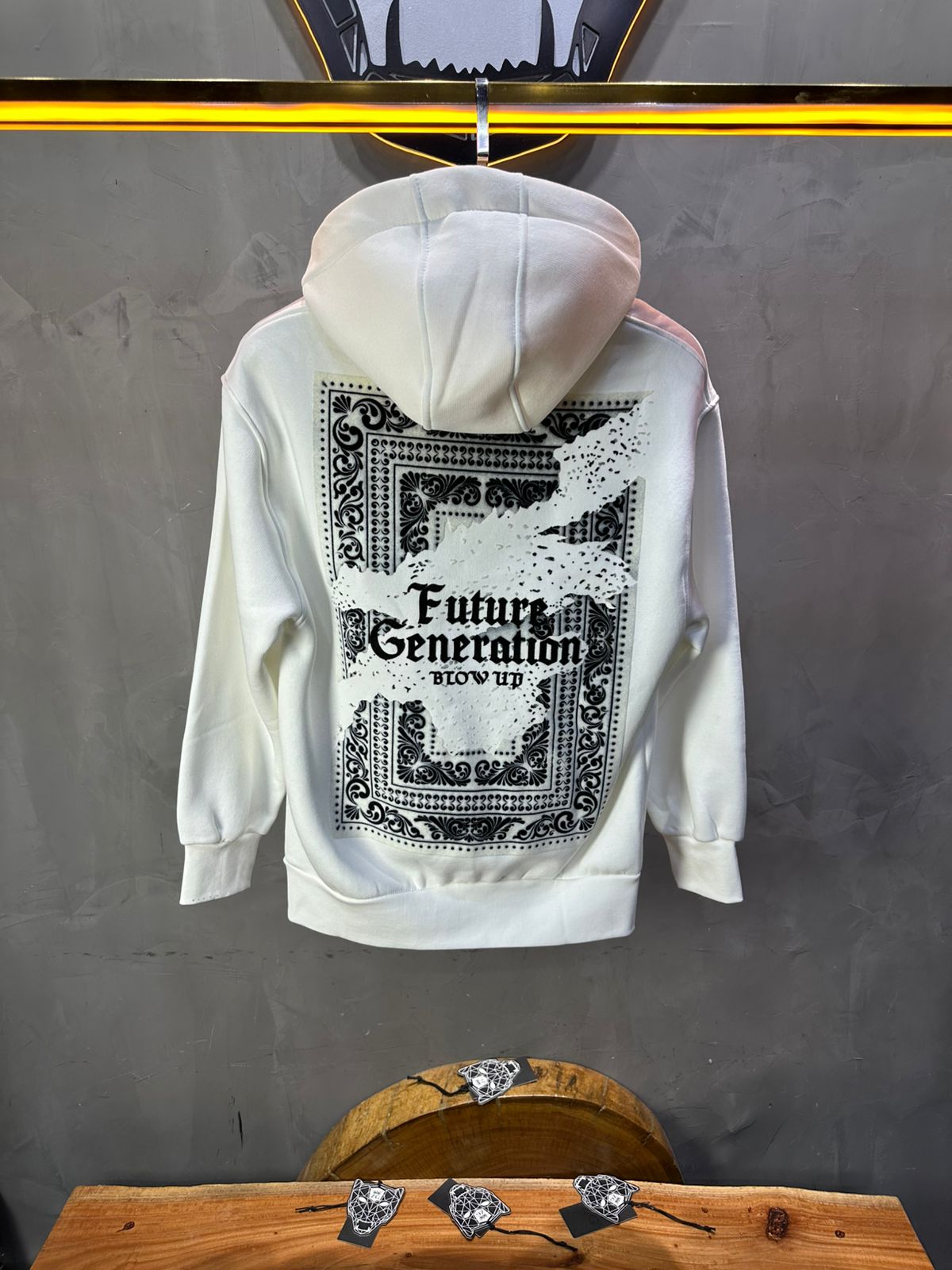 Hoodie régular size Blanc "Cadre Baroque" - ZG PREMIUM
