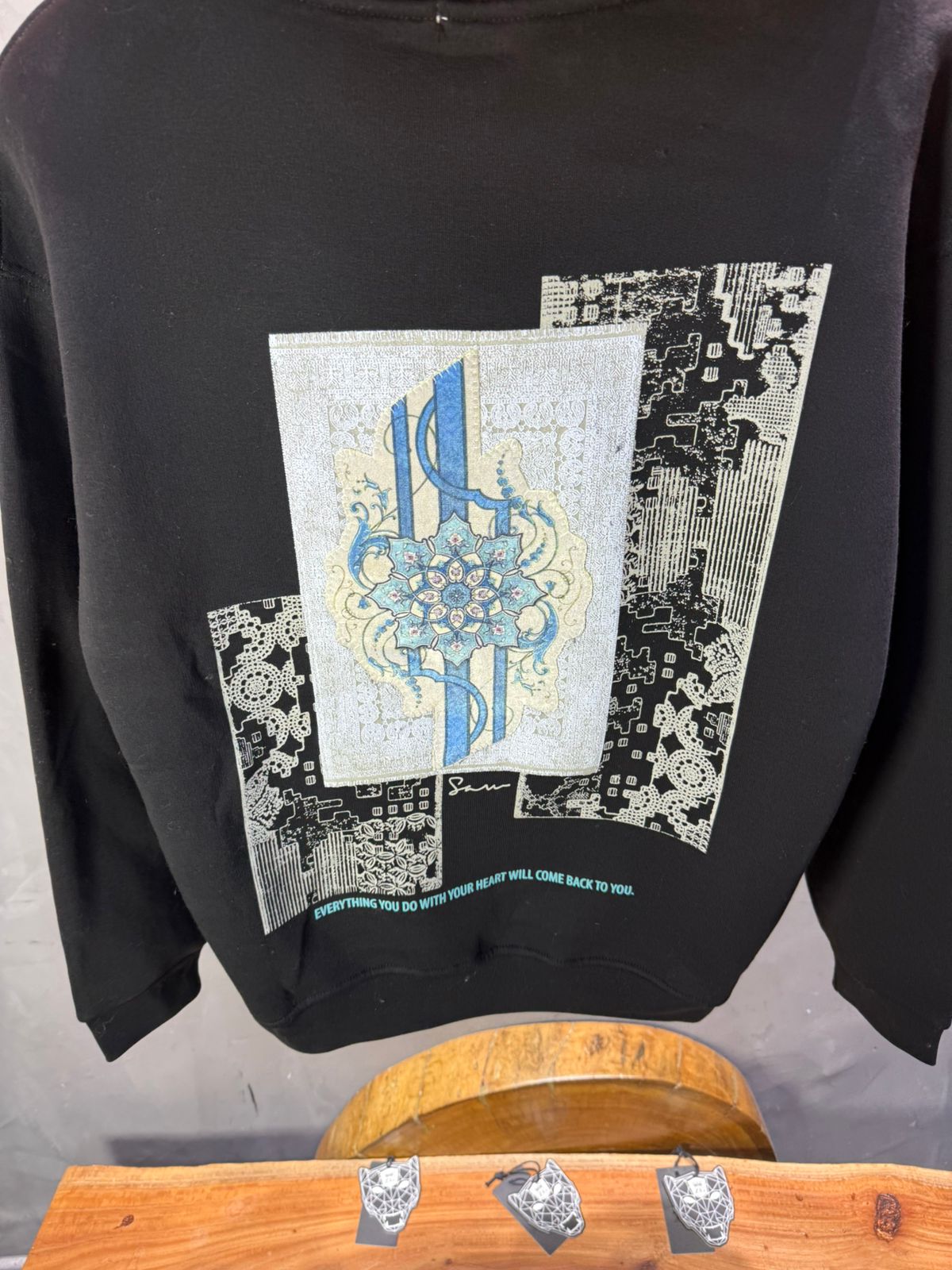 Hoodie Noir Design Artistique Bleu Oversize 5012 - ZG PREMIUM
