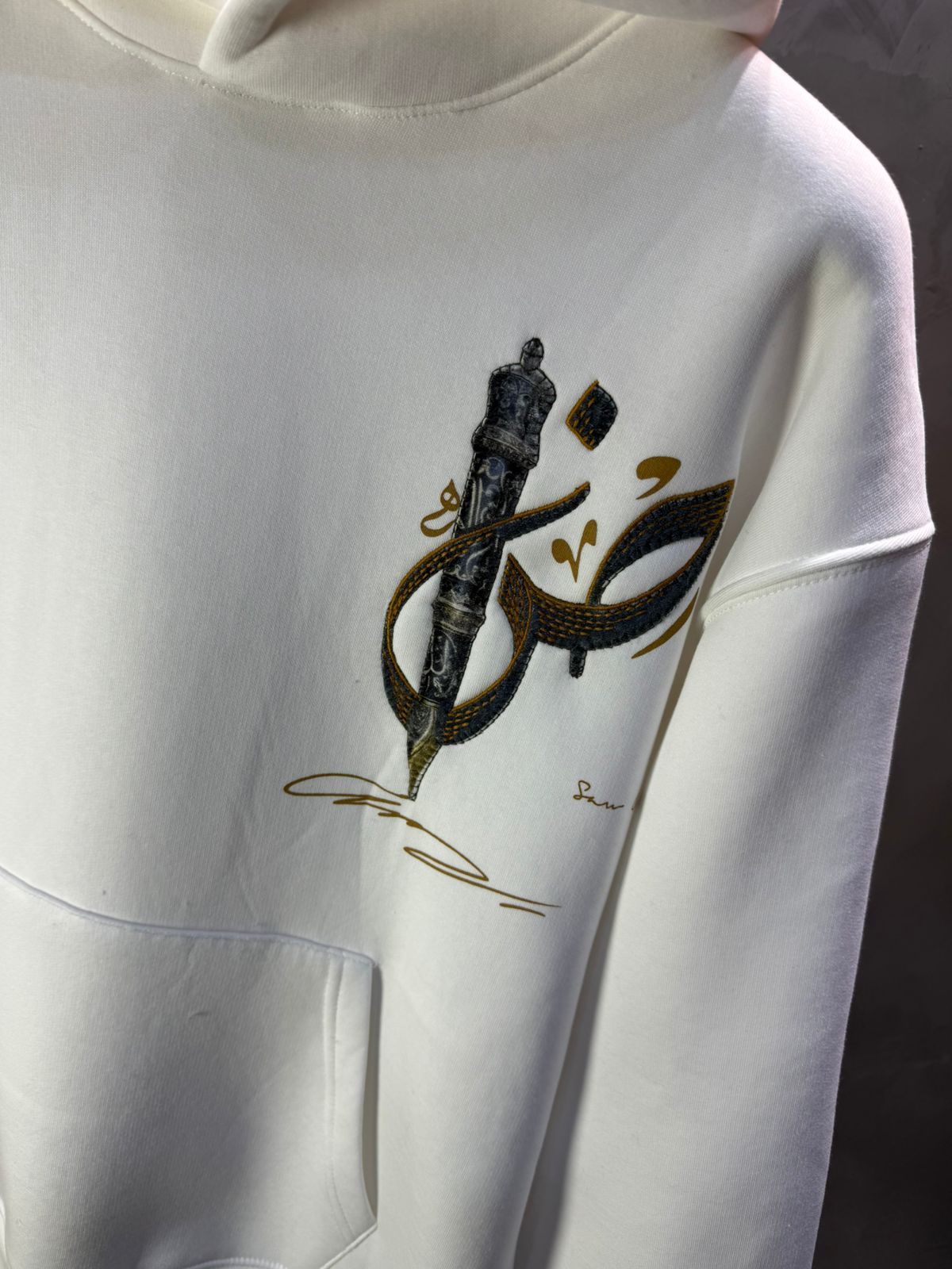 Hoodie Blanc Broderie Sabre Calligraphie Arabe Sann 5010 - ZG PREMIUM
