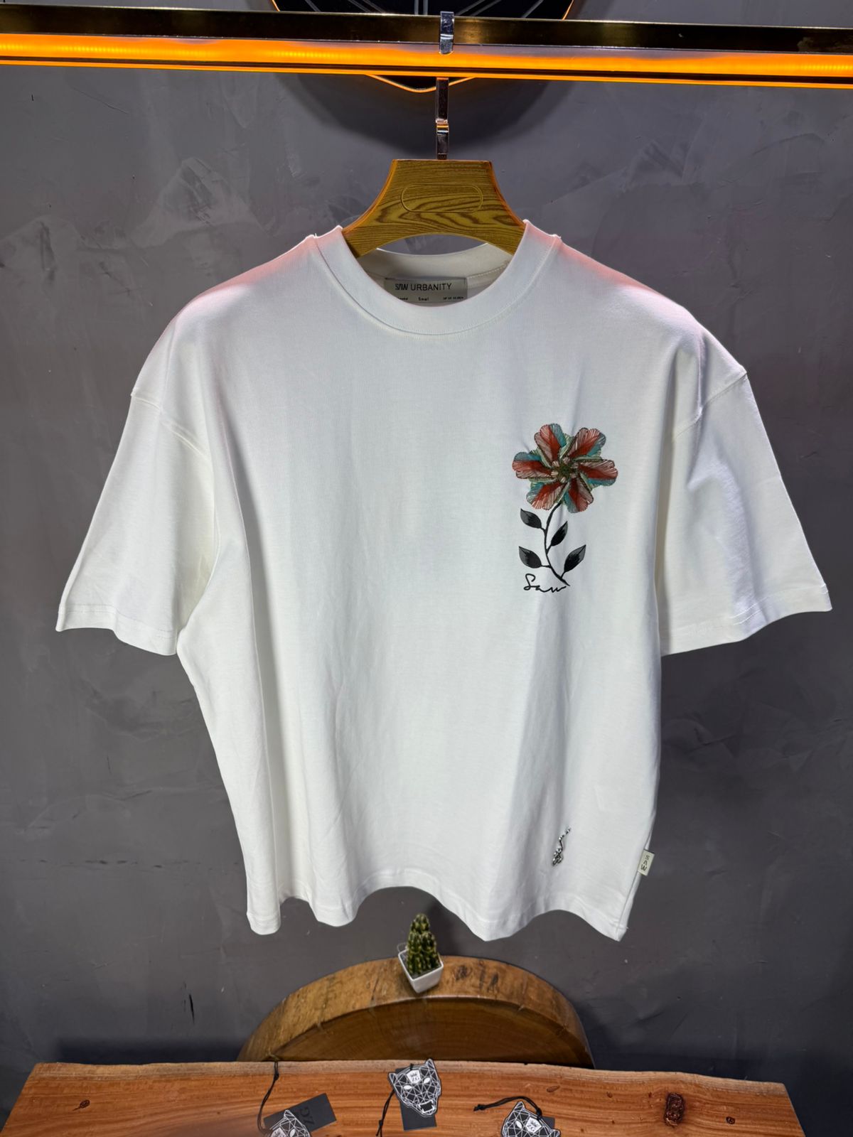 T-Shirt Oversize blanc Broderie Fleur Baroque Blanc Premium 5090 - ZG PREMIUM