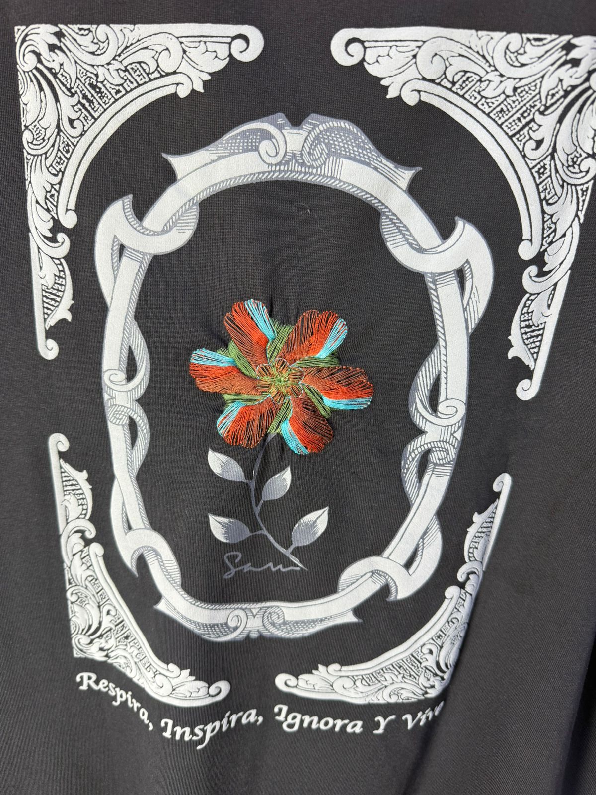 T-Shirt Oversize noir Broderie Fleur Baroque Blanc Premium 5090 - ZG PREMIUM