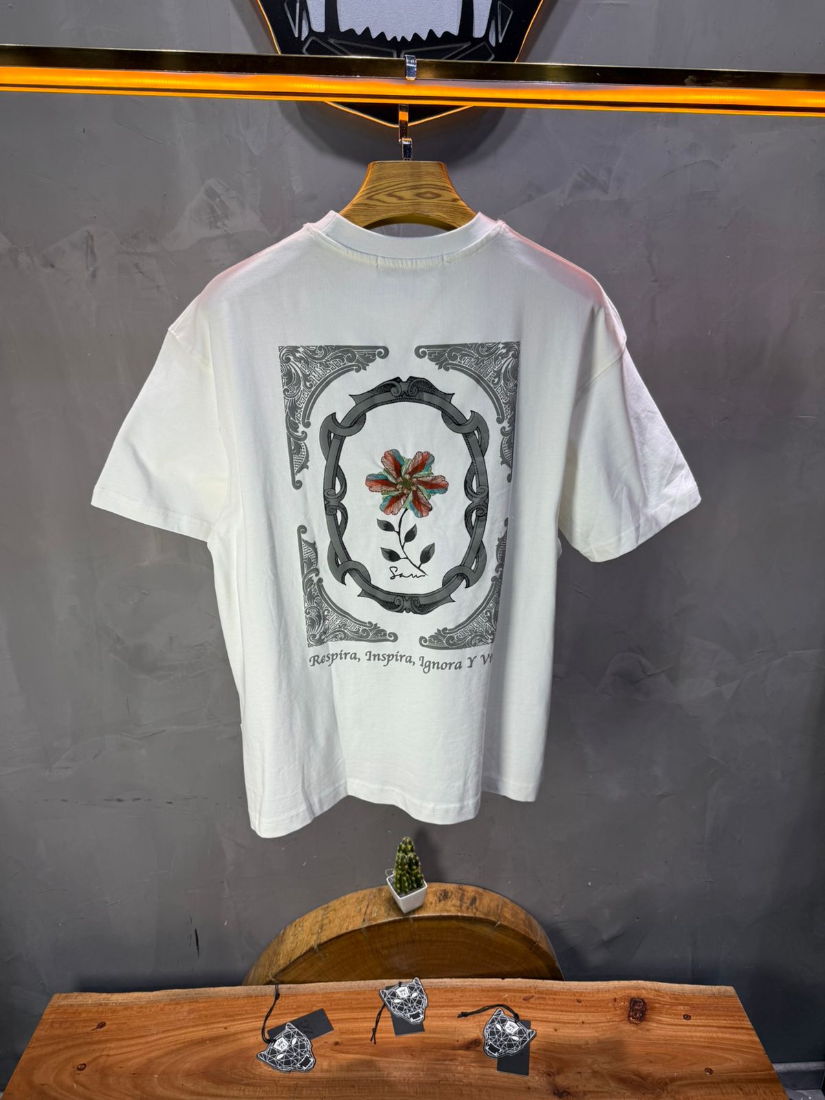 T-Shirt Oversize blanc Broderie Fleur Baroque Blanc Premium 5090 - ZG PREMIUM
