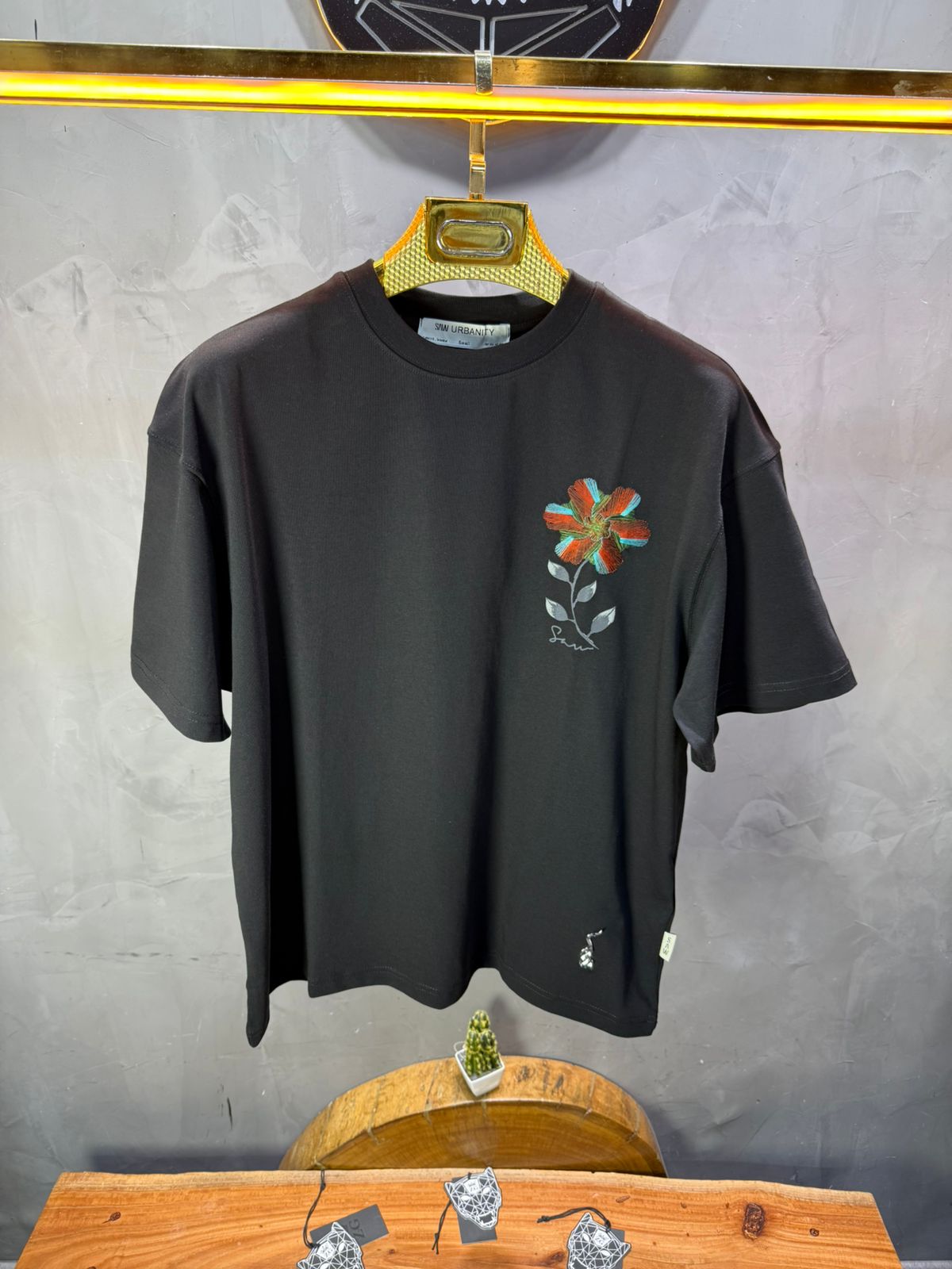 T-Shirt Oversize noir Broderie Fleur Baroque Blanc Premium 5090 - ZG PREMIUM