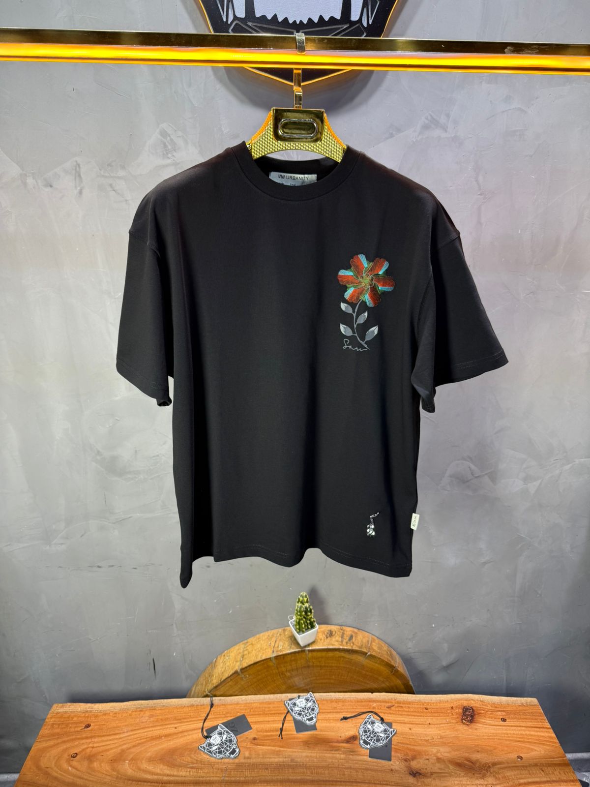 T-Shirt Oversize noir Broderie Fleur Baroque Blanc Premium 5090 - ZG PREMIUM