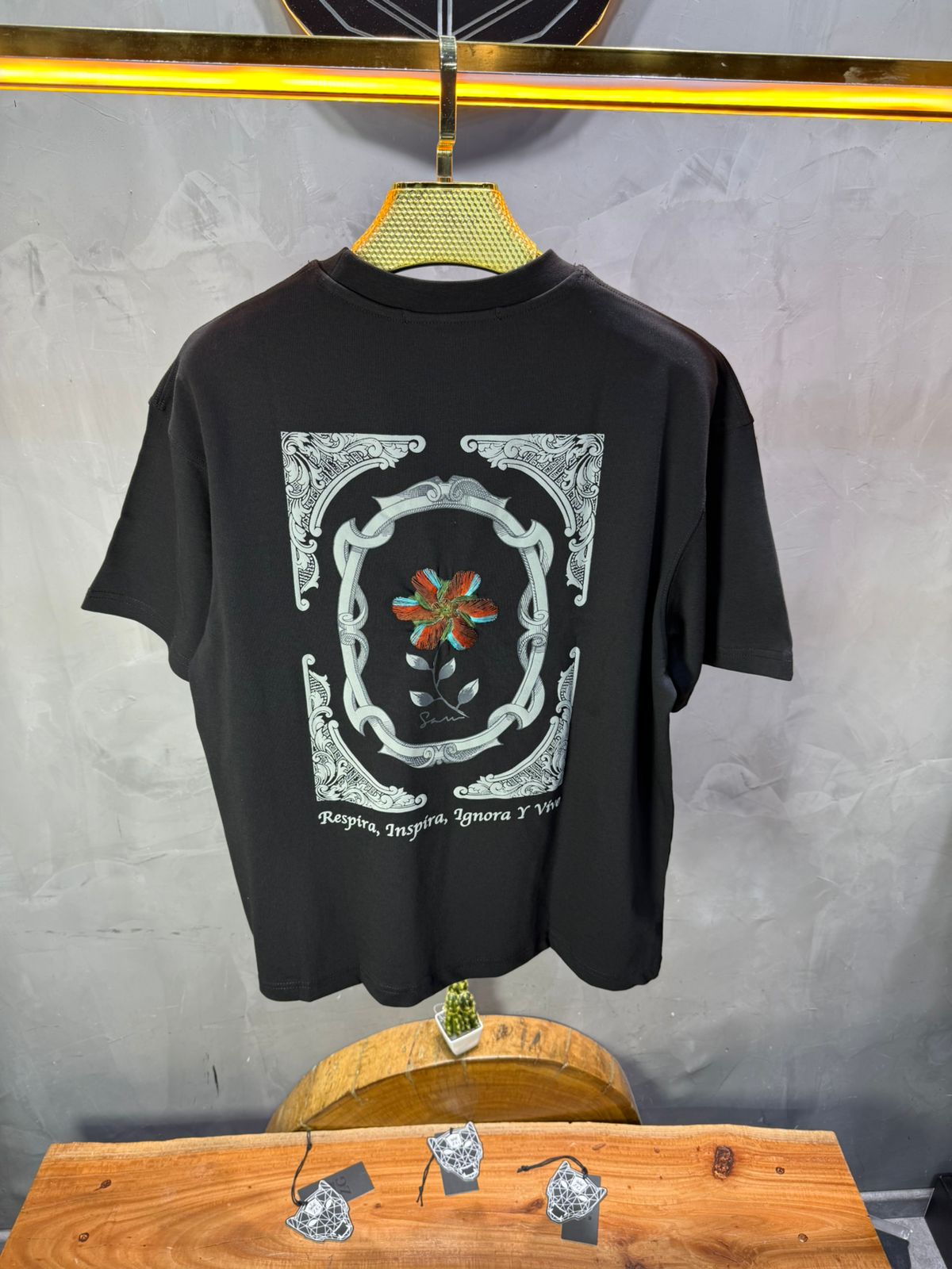 T-Shirt Oversize noir Broderie Fleur Baroque Blanc Premium 5090 - ZG PREMIUM