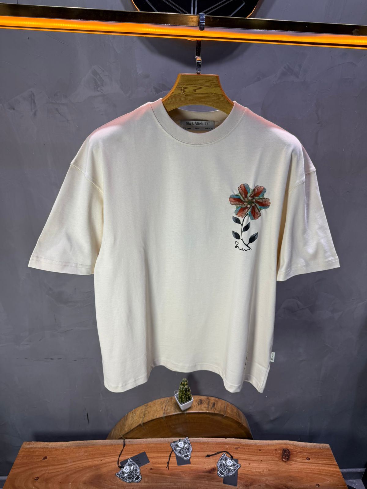 T-Shirt Oversize beige Broderie Fleur Baroque Blanc Premium 5090 - ZG PREMIUM