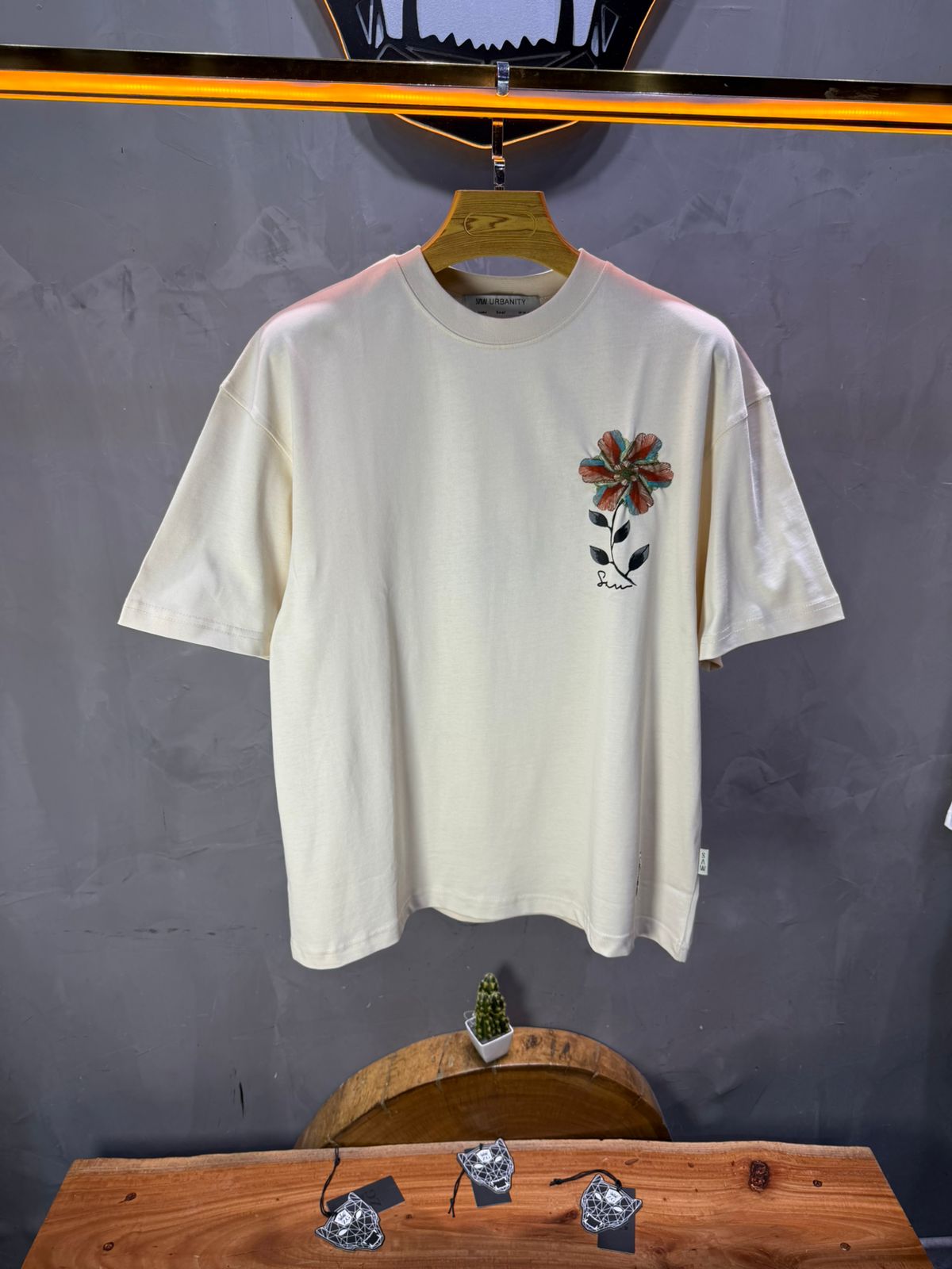 T-Shirt Oversize beige Broderie Fleur Baroque Blanc Premium 5090 - ZG PREMIUM