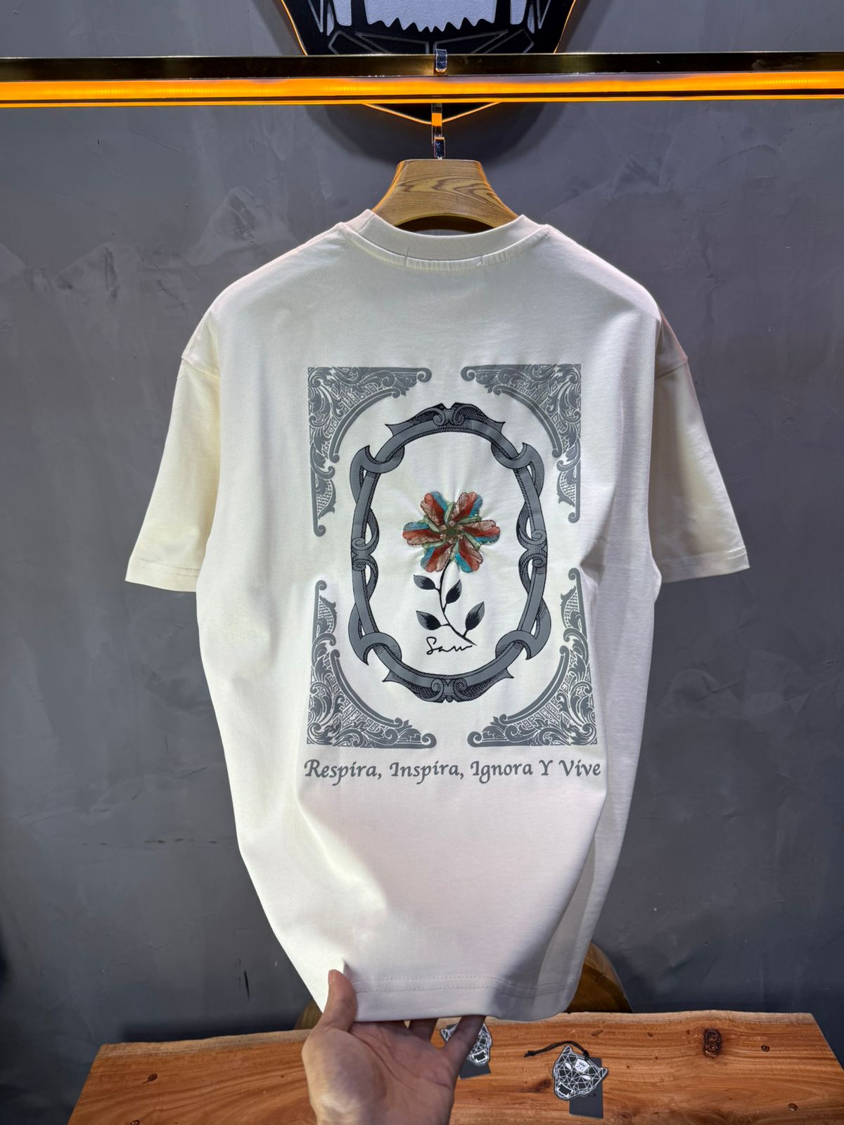 T-Shirt Oversize beige Broderie Fleur Baroque Blanc Premium 5090 - ZG PREMIUM
