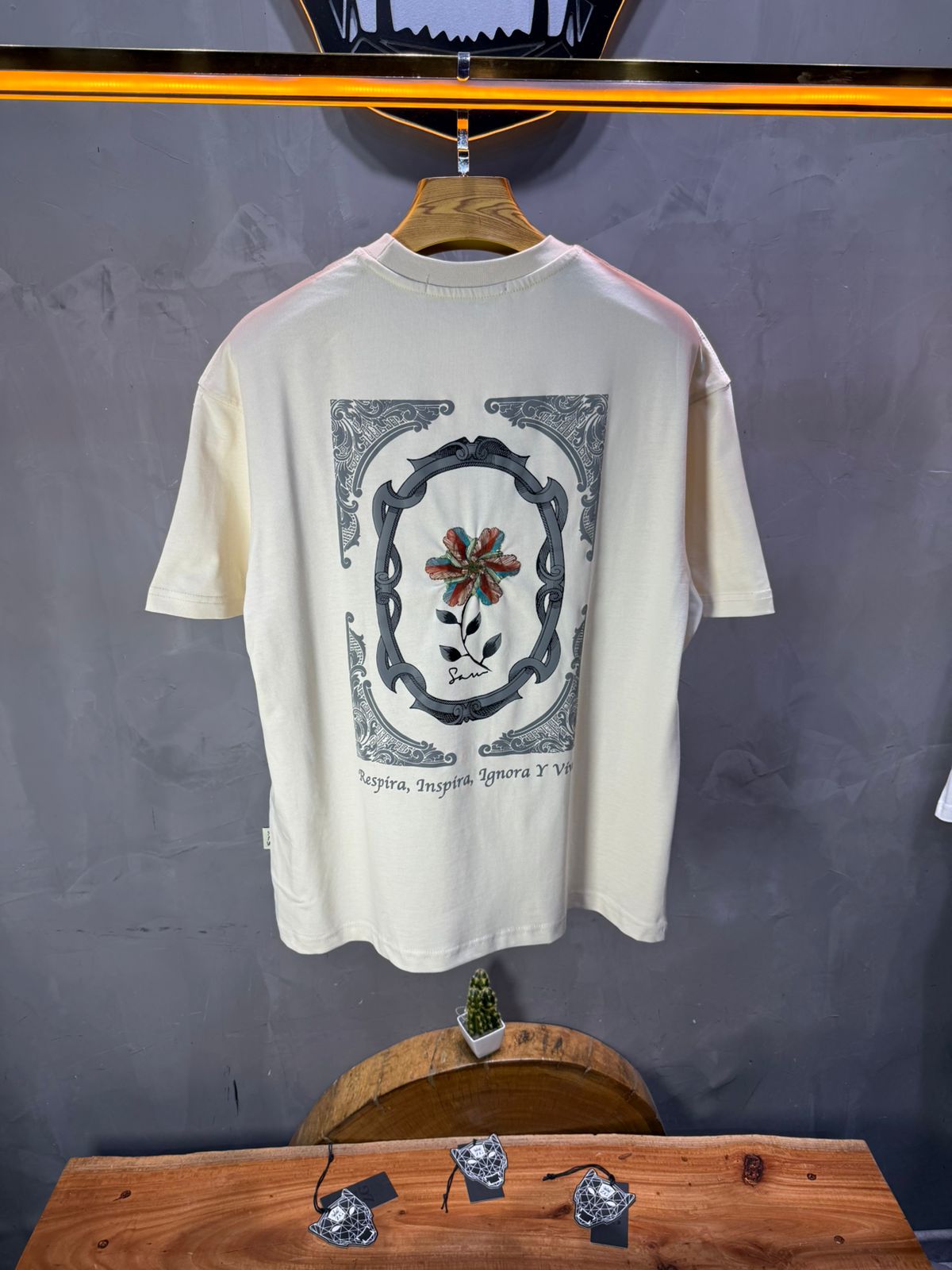 T-Shirt Oversize beige Broderie Fleur Baroque Blanc Premium 5090 - ZG PREMIUM