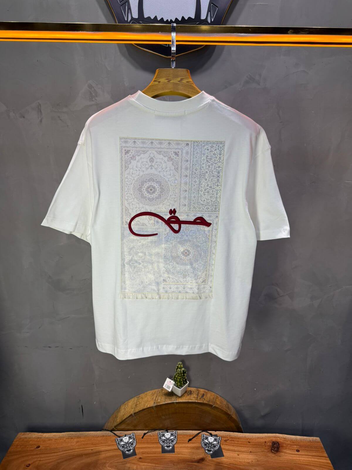 T-Shirt Oversize Blanc Broderie Calligraphie "حق" Arabe 5052