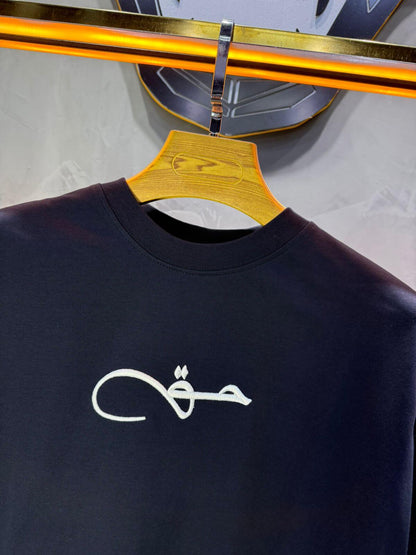 T-Shirt Oversize Navy Blue Broderie Calligraphie "حق" Arabe 5052
