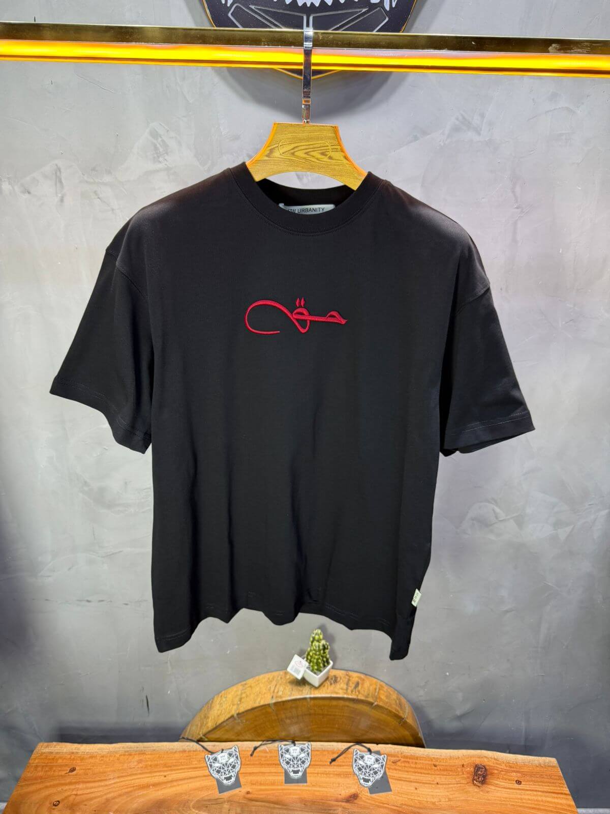 T-Shirt Oversize Noir Broderie Calligraphie "حق" Arabe 5052