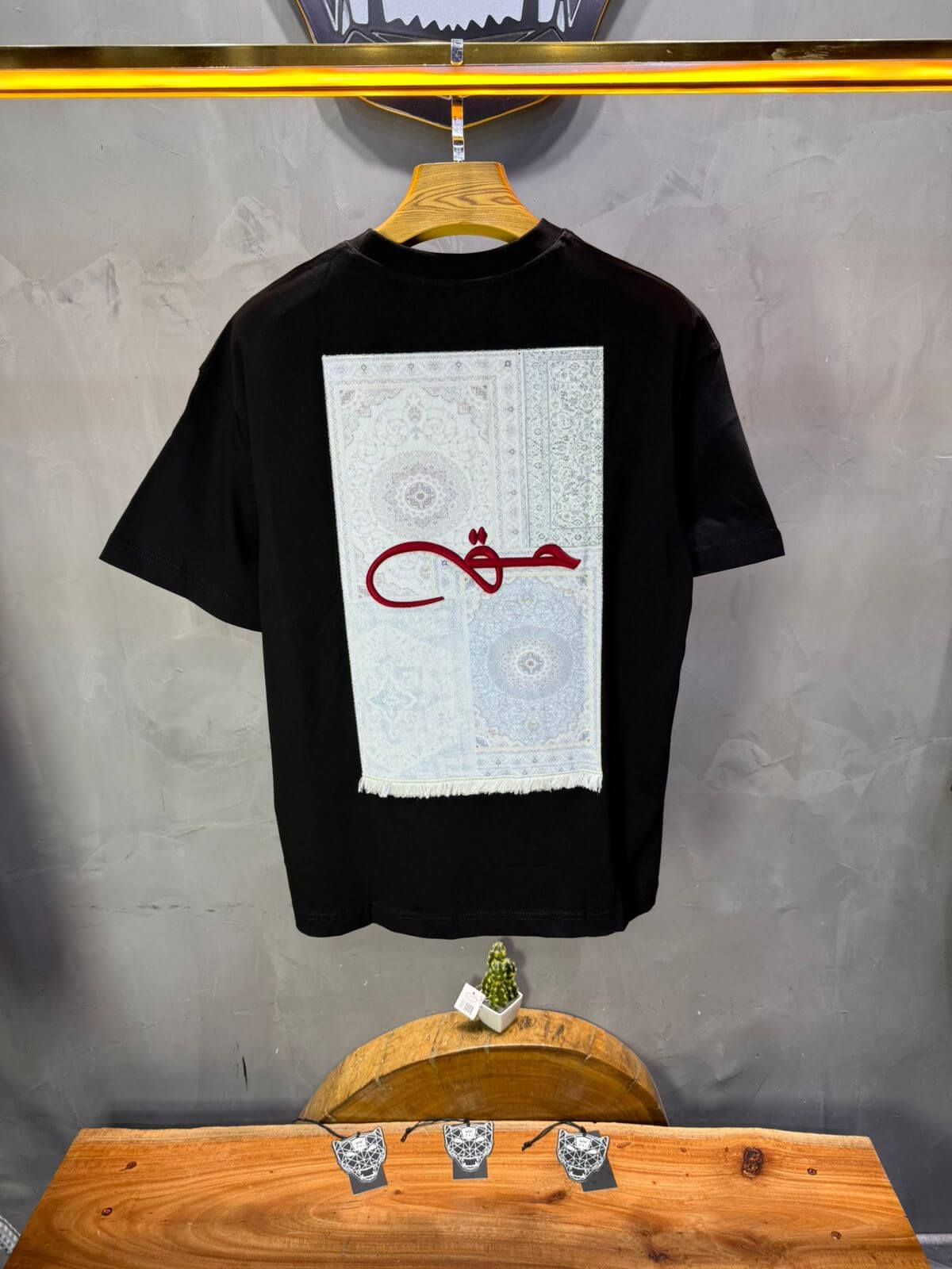 T-Shirt Oversize Noir Broderie Calligraphie "حق" Arabe 5052