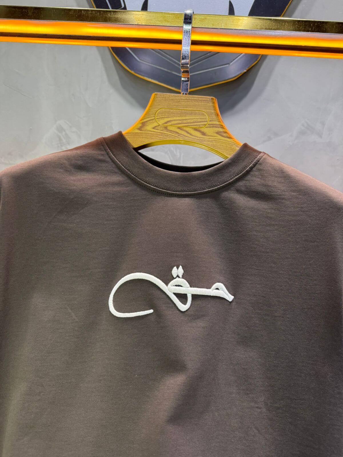 T-Shirt Oversize Bown Broderie Calligraphie "حق" Arabe 5052