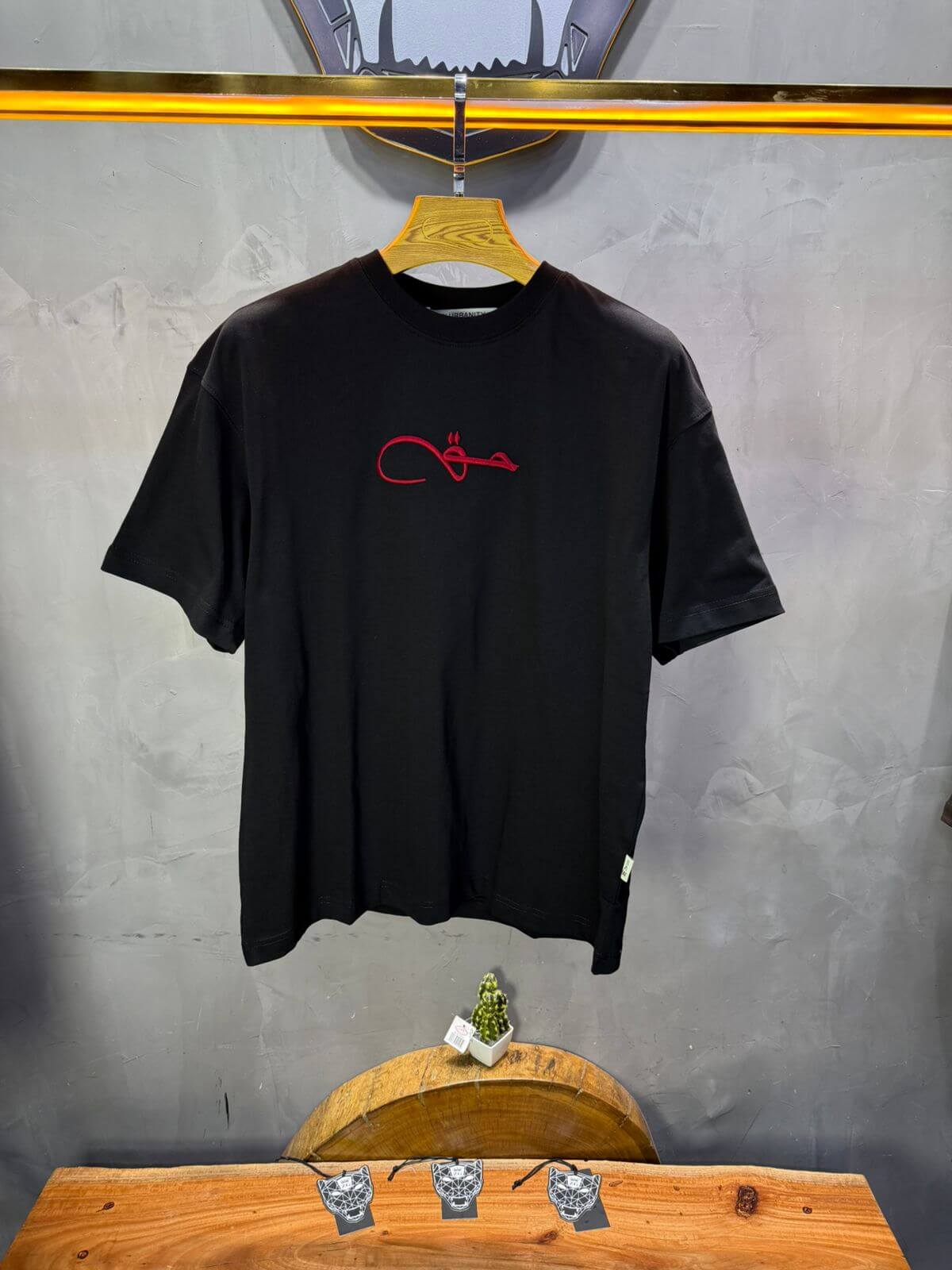 T-Shirt Oversize Noir Broderie Calligraphie "حق" Arabe 5052