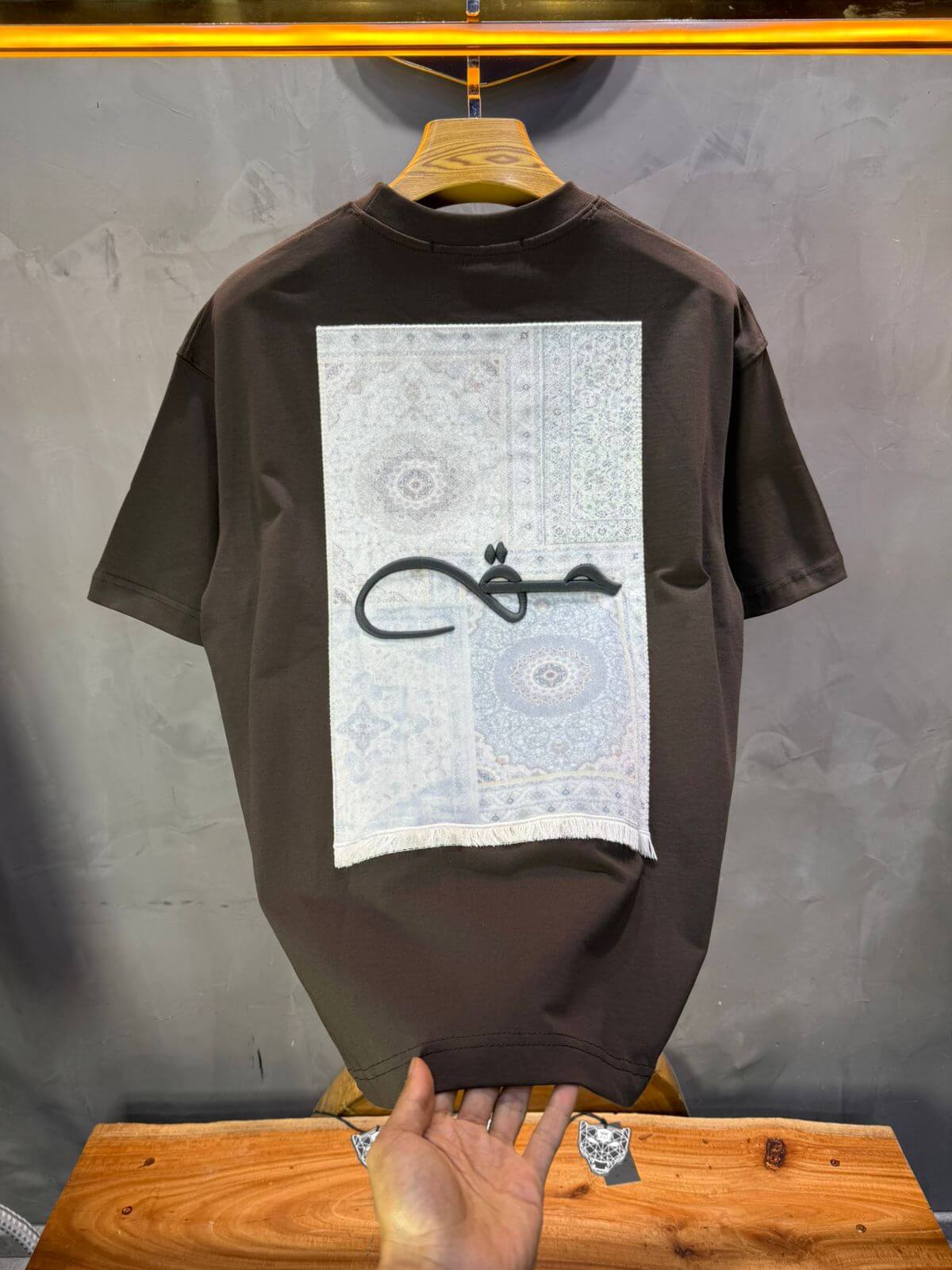 T-Shirt Oversize Bown Broderie Calligraphie "حق" Arabe 5052