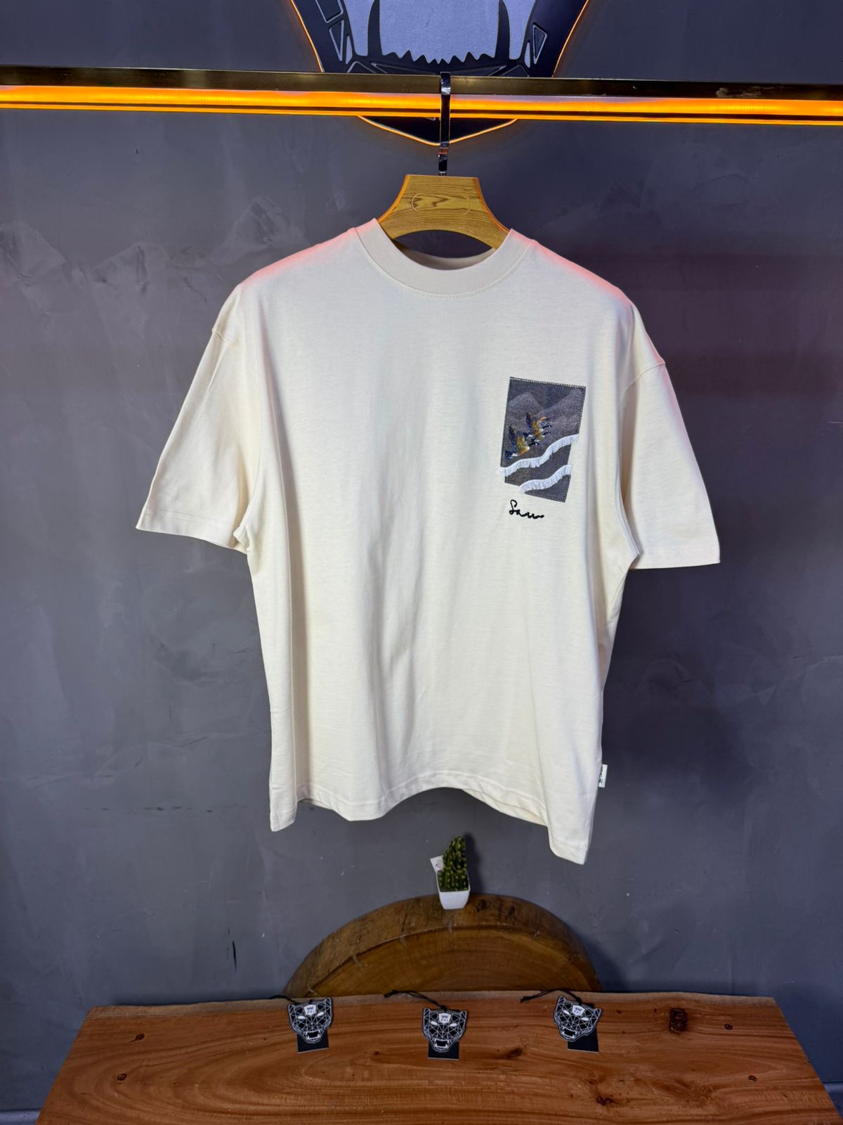 T-Shirt beige Oversize "Flying Eagle" – Broderie Artistique 5077 - ZG PREMIUM