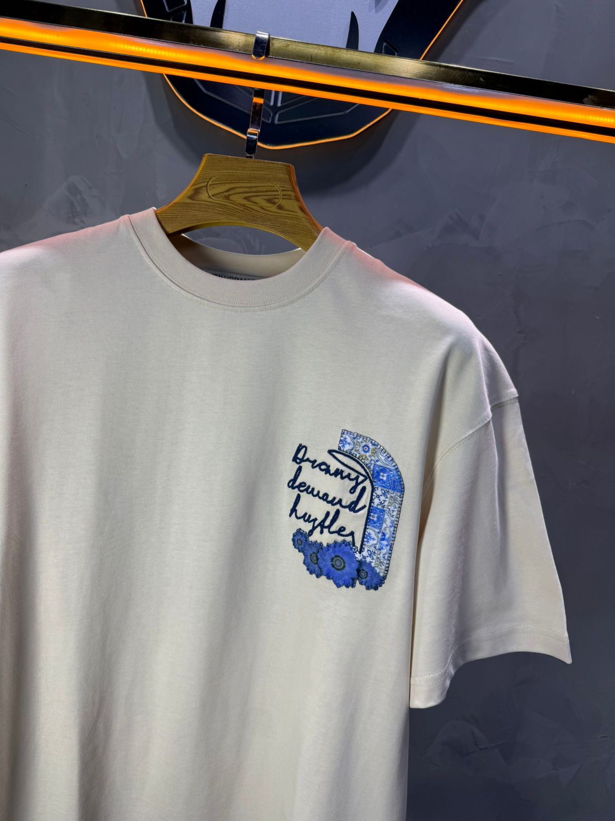 T-shirt Oversize beige – Dreamy Demand Hustler 5103 - ZG PREMIUM