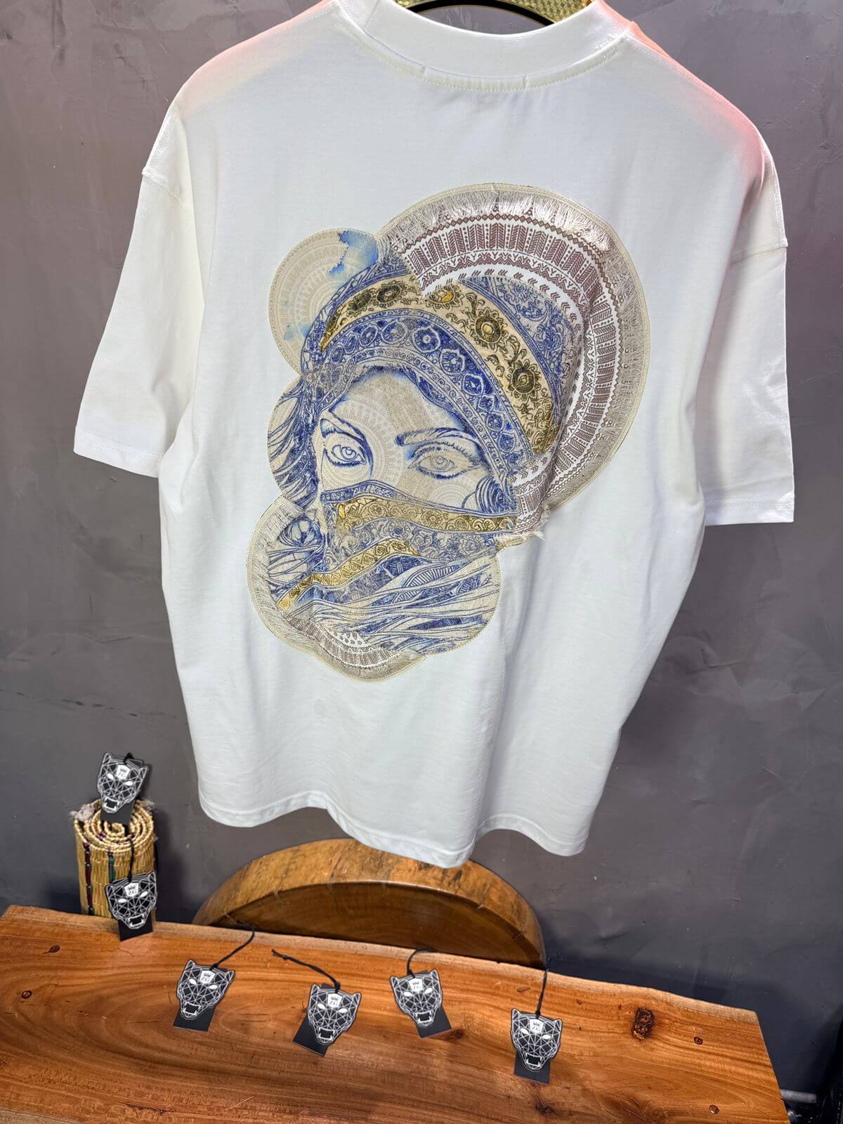 T-Shirt Oversize Blanc Brodé – Art Oriental 5108