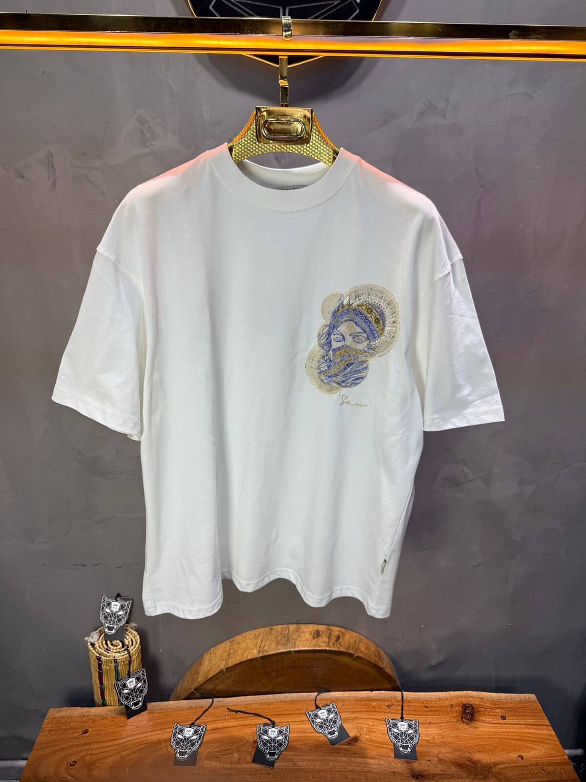 T-Shirt Oversize Blanc Brodé – Art Oriental 5108