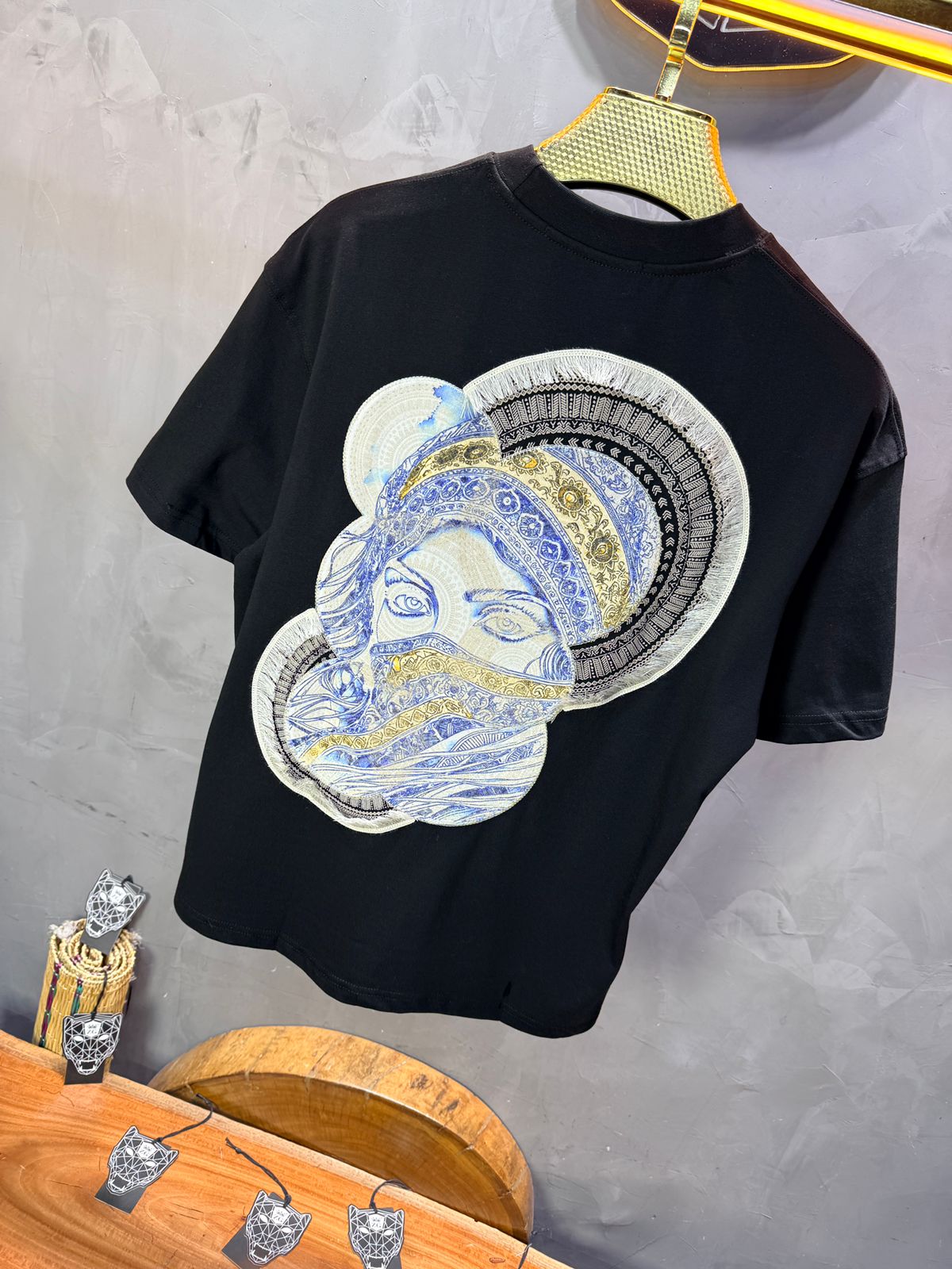T-Shirt Oversize Noir Brodé – Art Oriental 5108