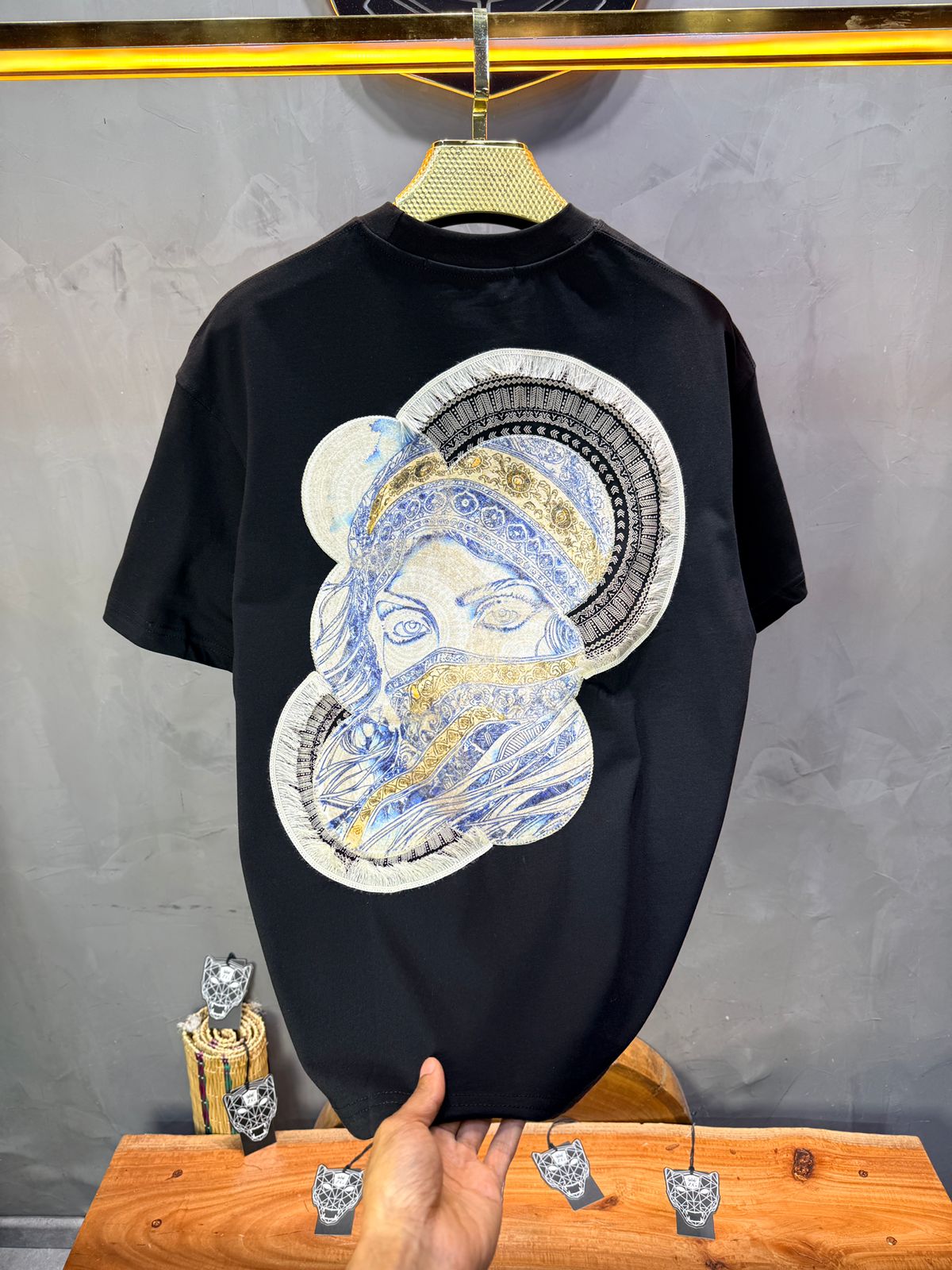 T-Shirt Oversize Noir Brodé – Art Oriental 5108