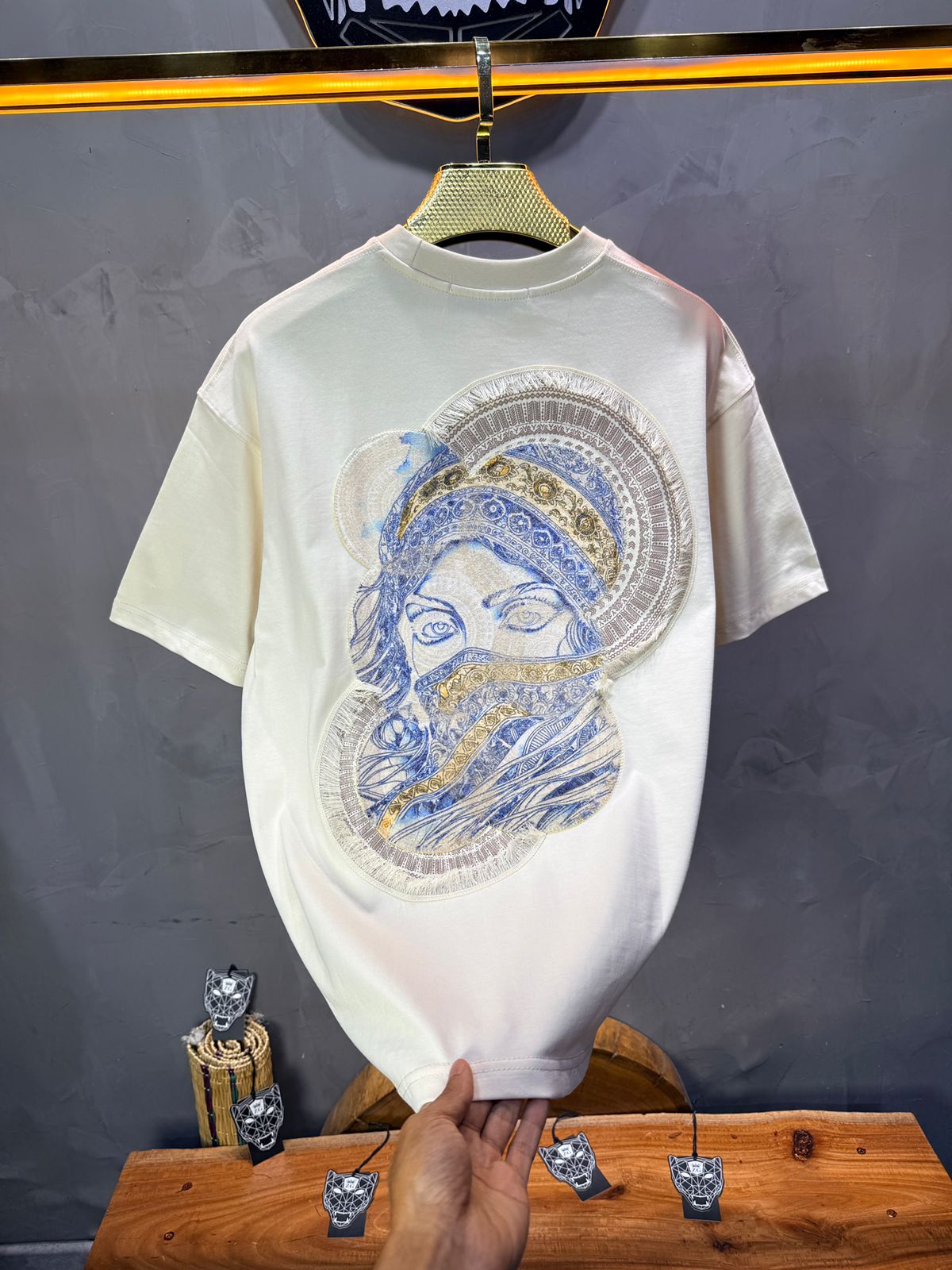 T-Shirt Oversize Beige Brodé – Art Oriental 5108