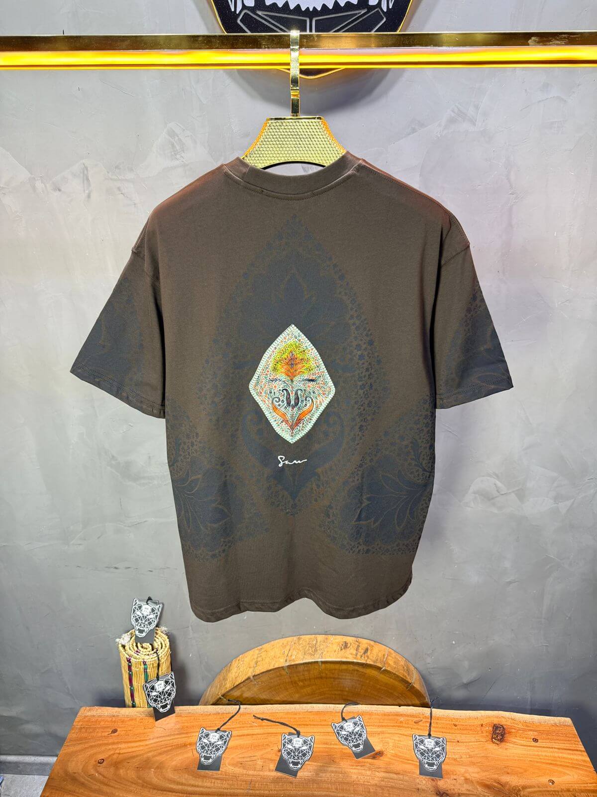 T-Shirt Oversize Brown – Paon & Paisley 5071