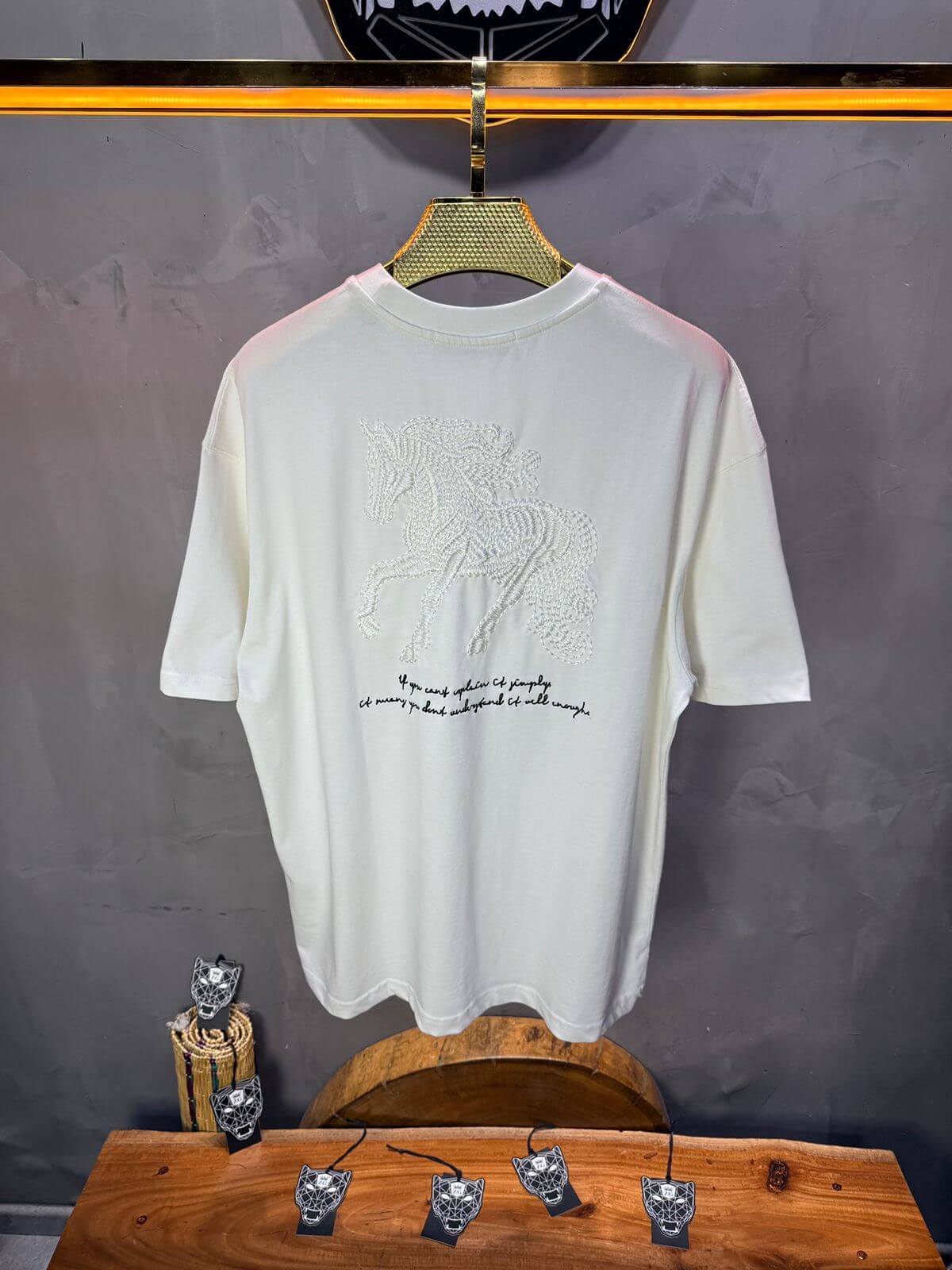 T-Shirt Oversize Blanc – Cheval Brodé 5124