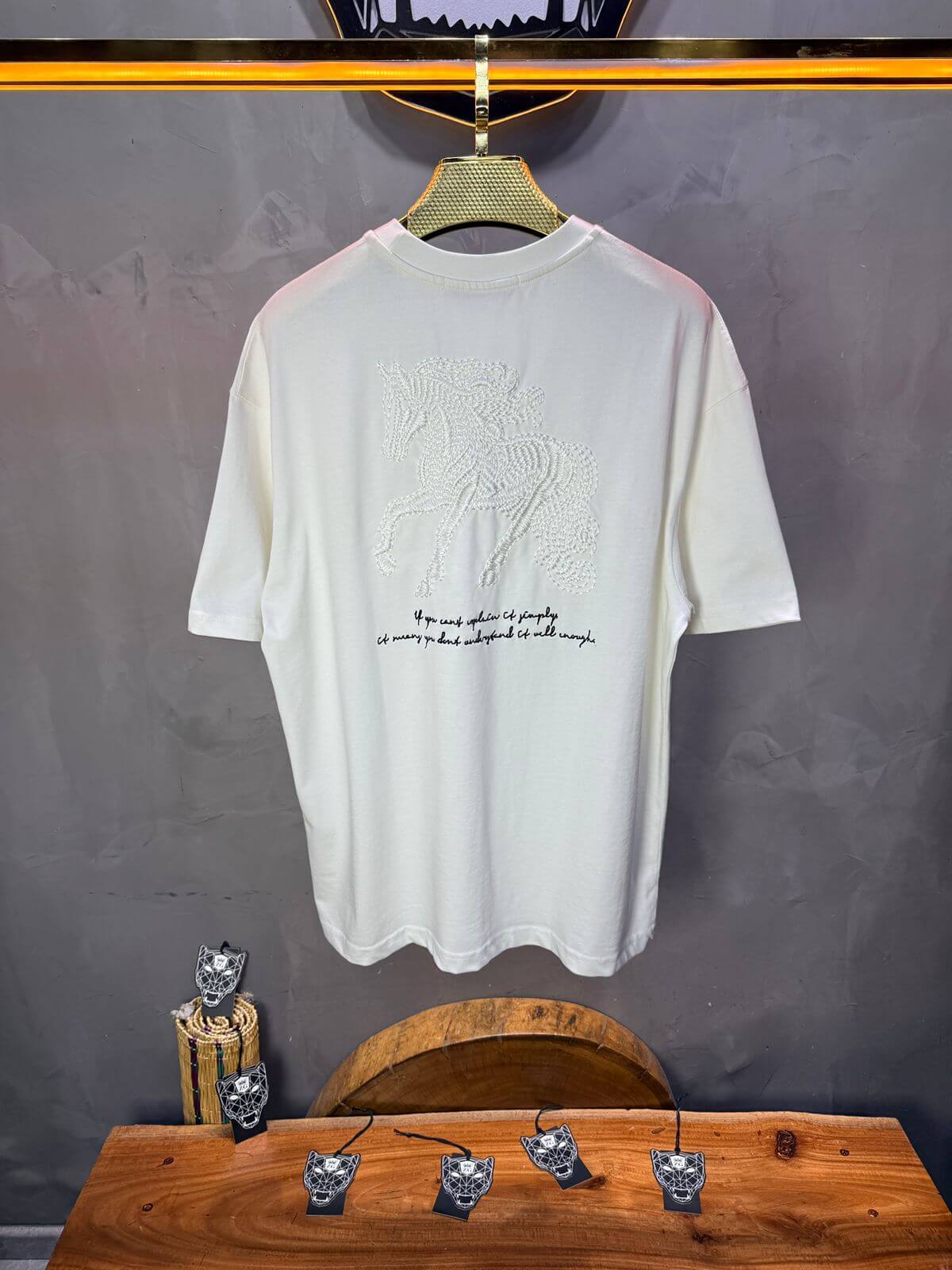 T-Shirt Oversize Blanc – Cheval Brodé 5124