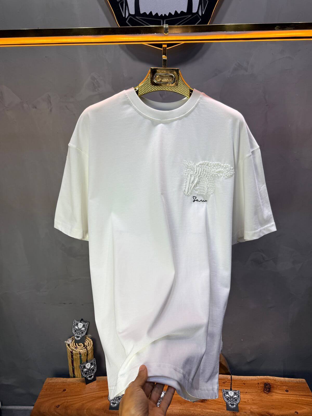 T-Shirt Oversize Blanc – Cheval Brodé 5124