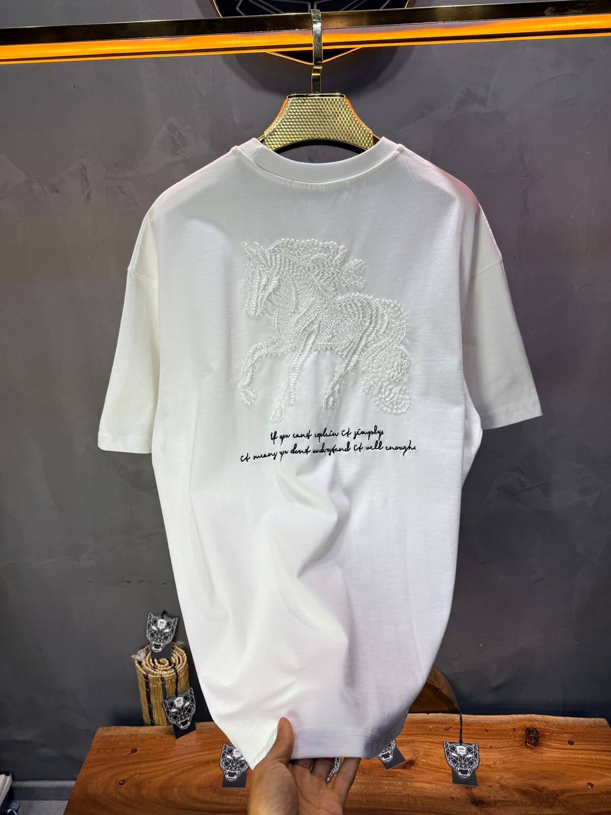 T-Shirt Oversize Blanc – Cheval Brodé 5124