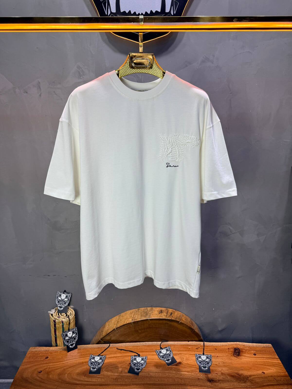 T-Shirt Oversize Blanc – Cheval Brodé 5124
